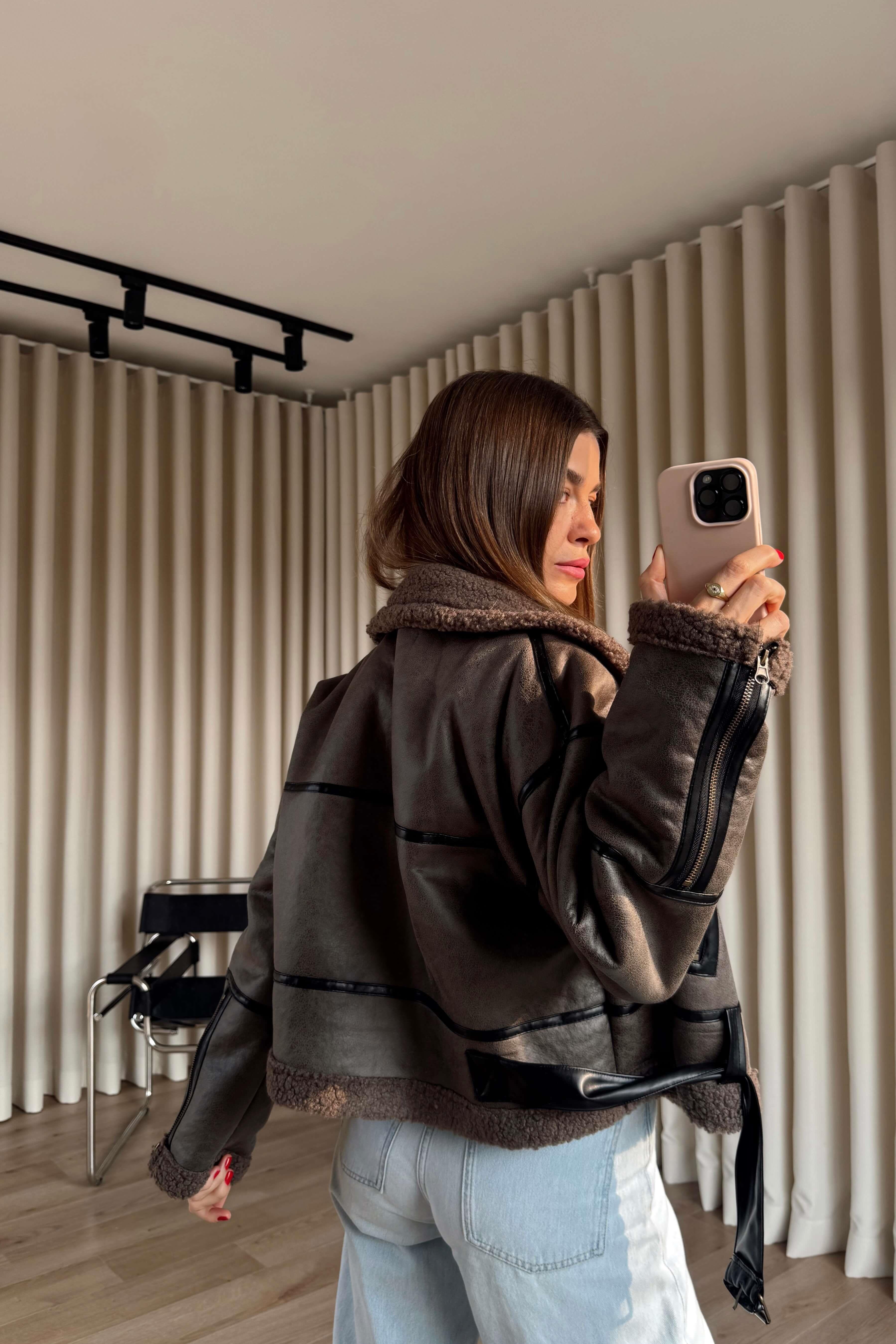 Vizon Siyah Kemer Detaylı İçi Kürklü Oversize Deri Mont