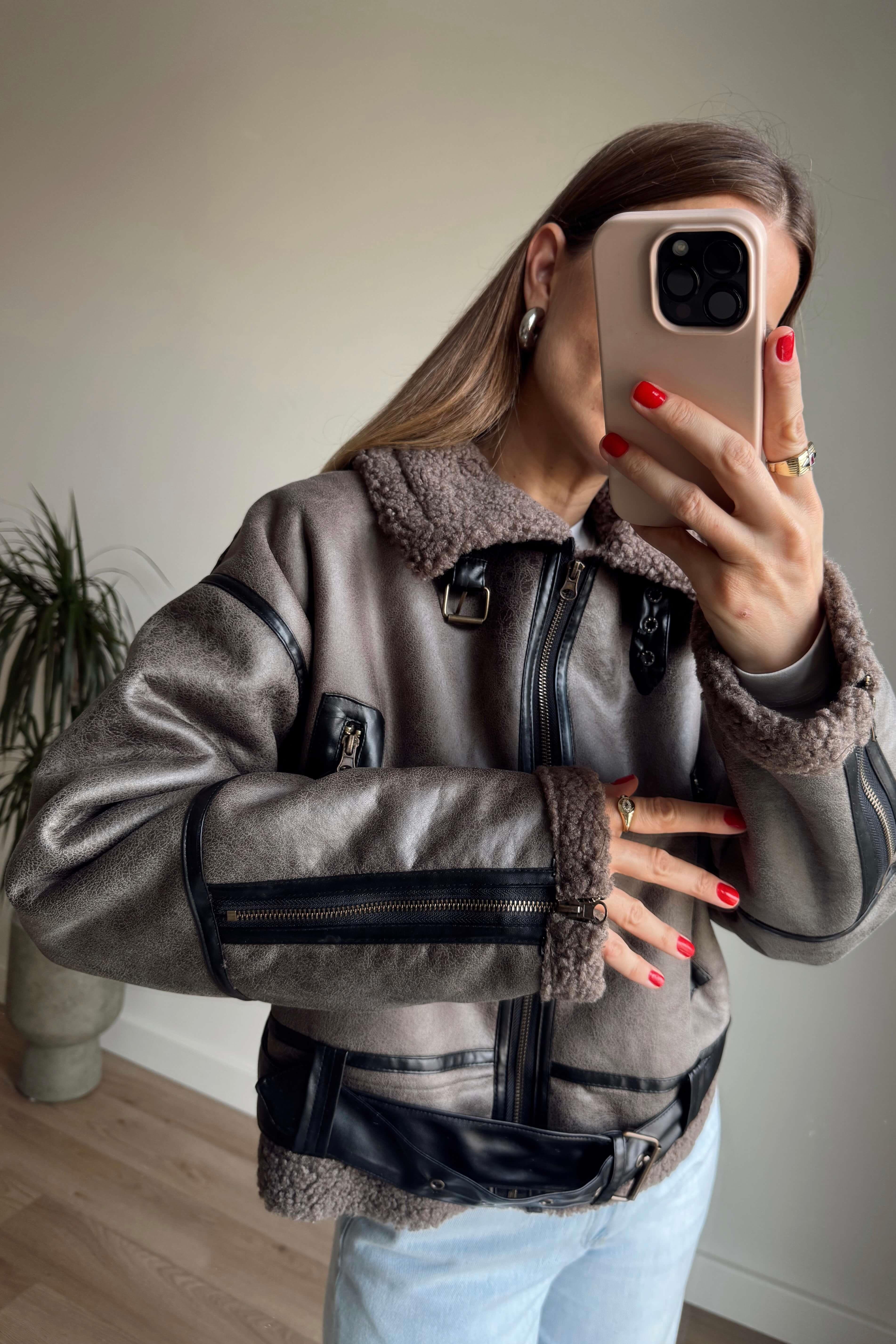 Vizon Siyah Kemer Detaylı İçi Kürklü Oversize Deri Mont