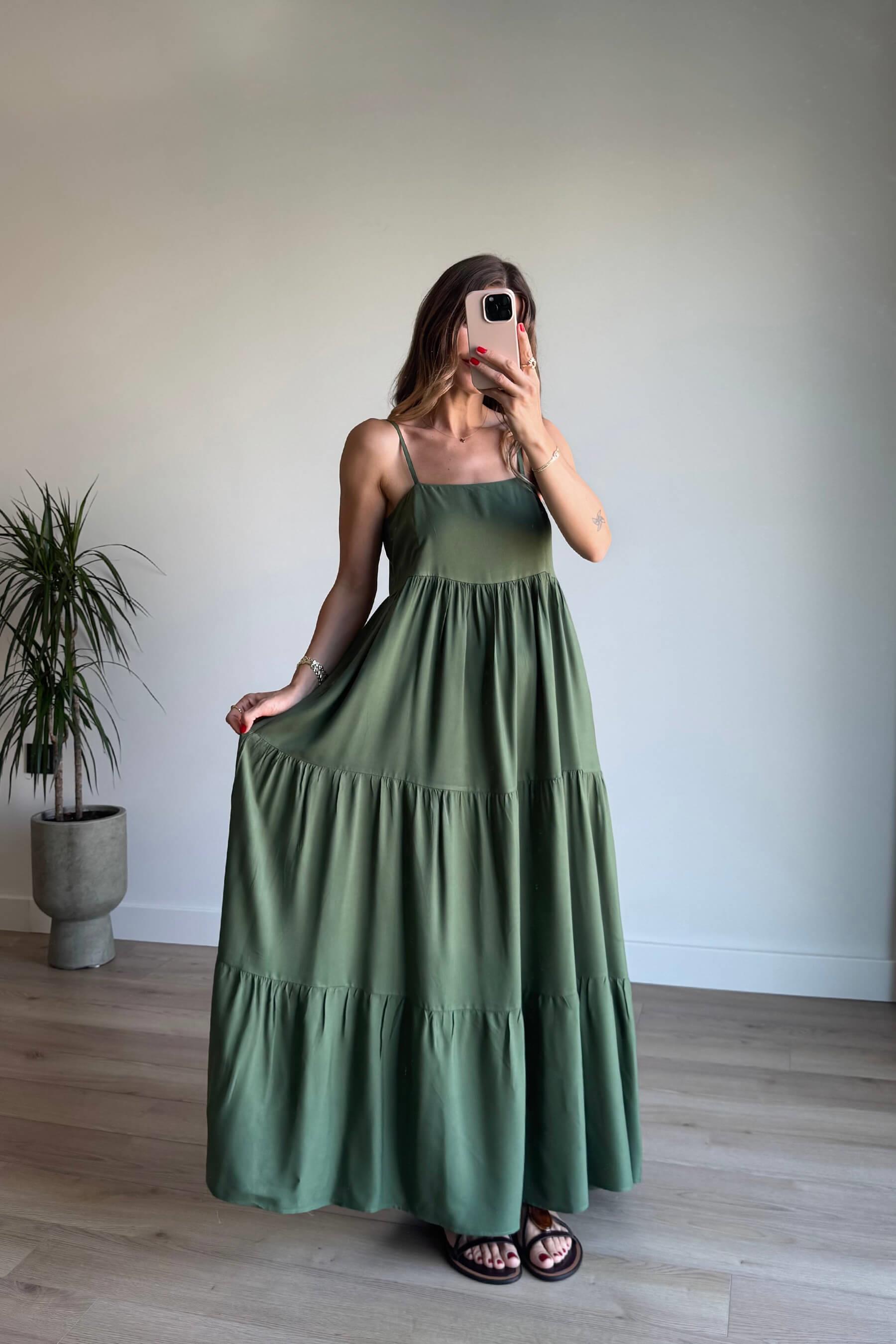 Yeşil Askılı Kare Yaka Parçalı Maxi Elbise