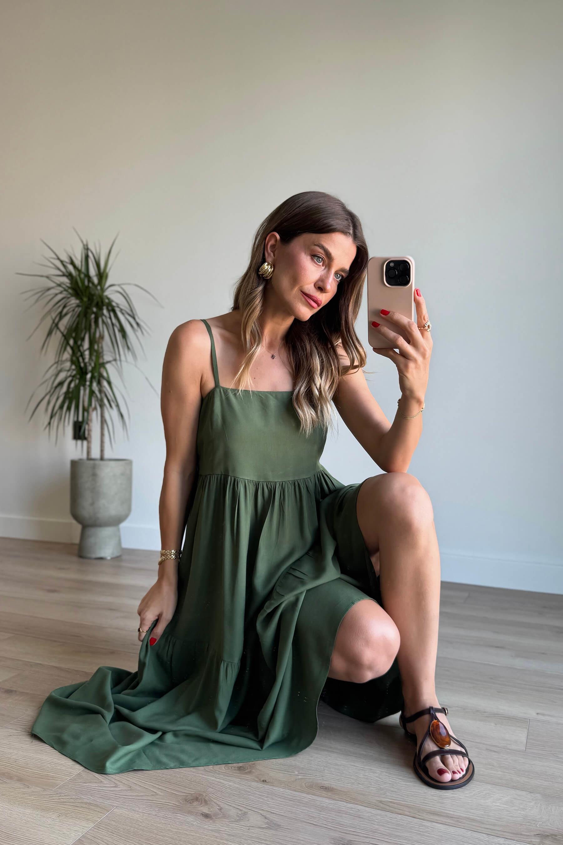 Yeşil Askılı Kare Yaka Parçalı Maxi Elbise