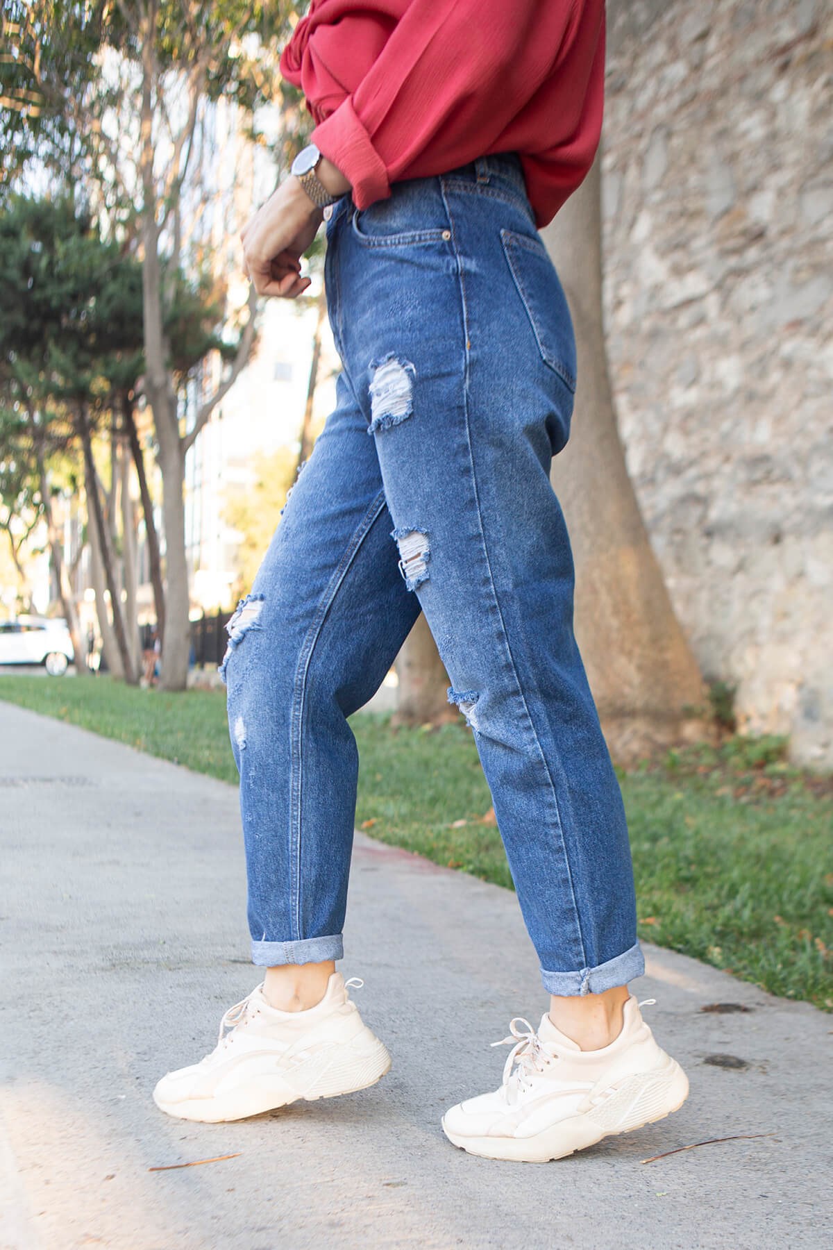 Yırtık Detay Mom Fit Jean