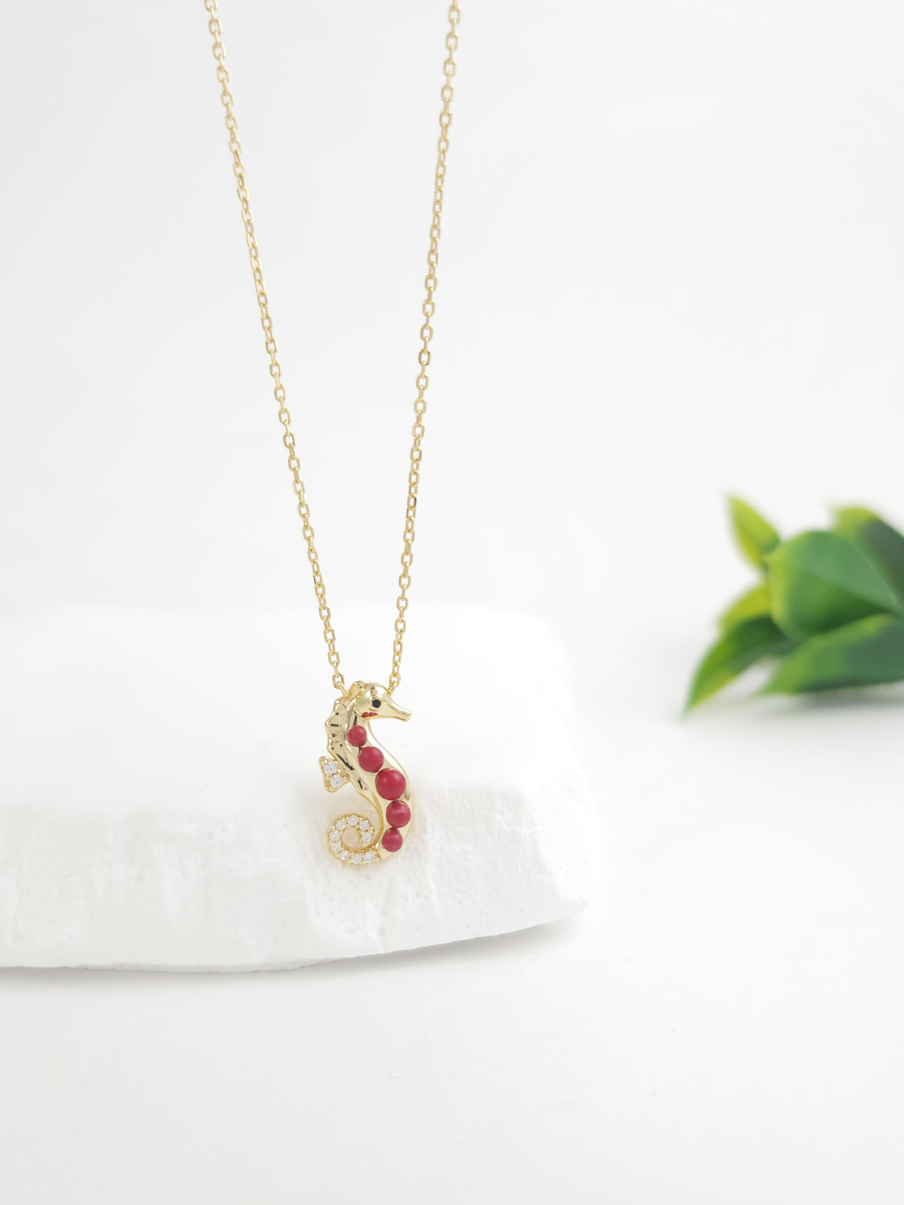 Doğal Taş Deniz Atı Kolye