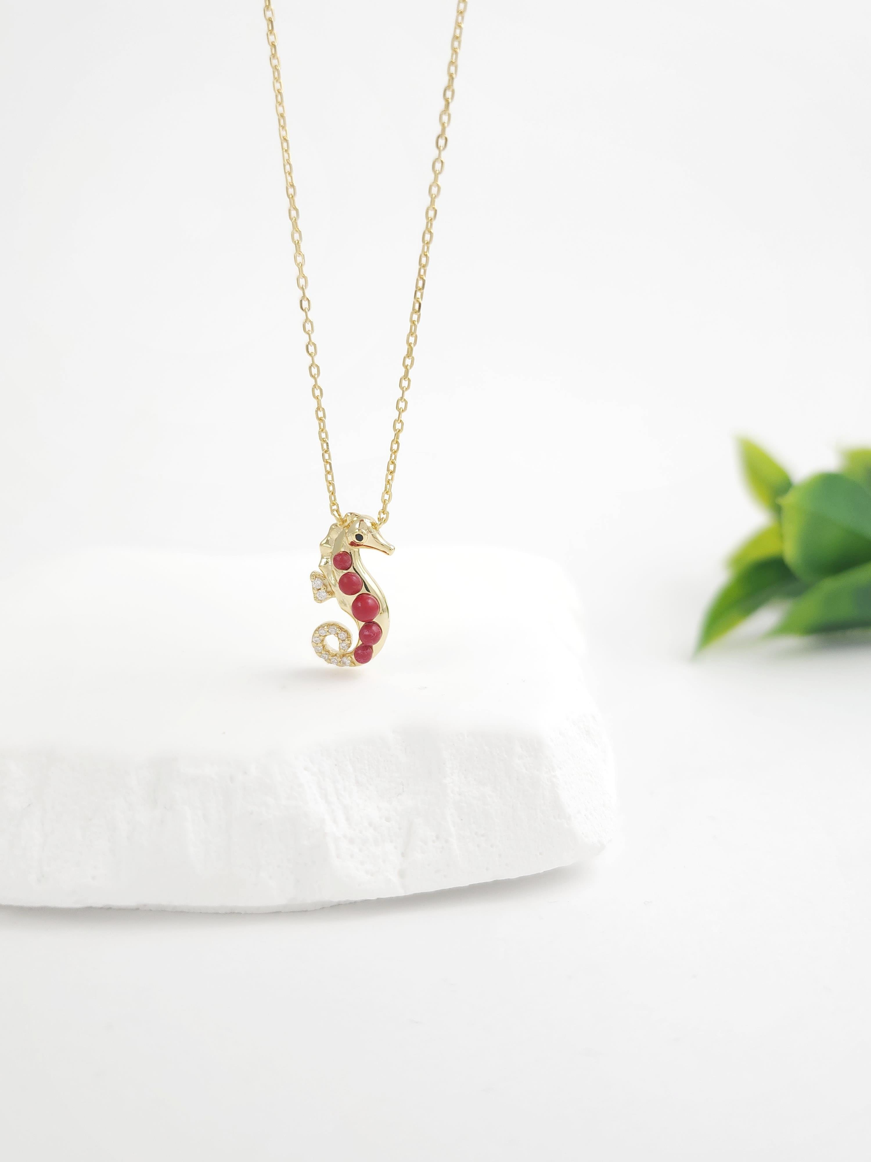 Doğal Taş Deniz Atı Kolye