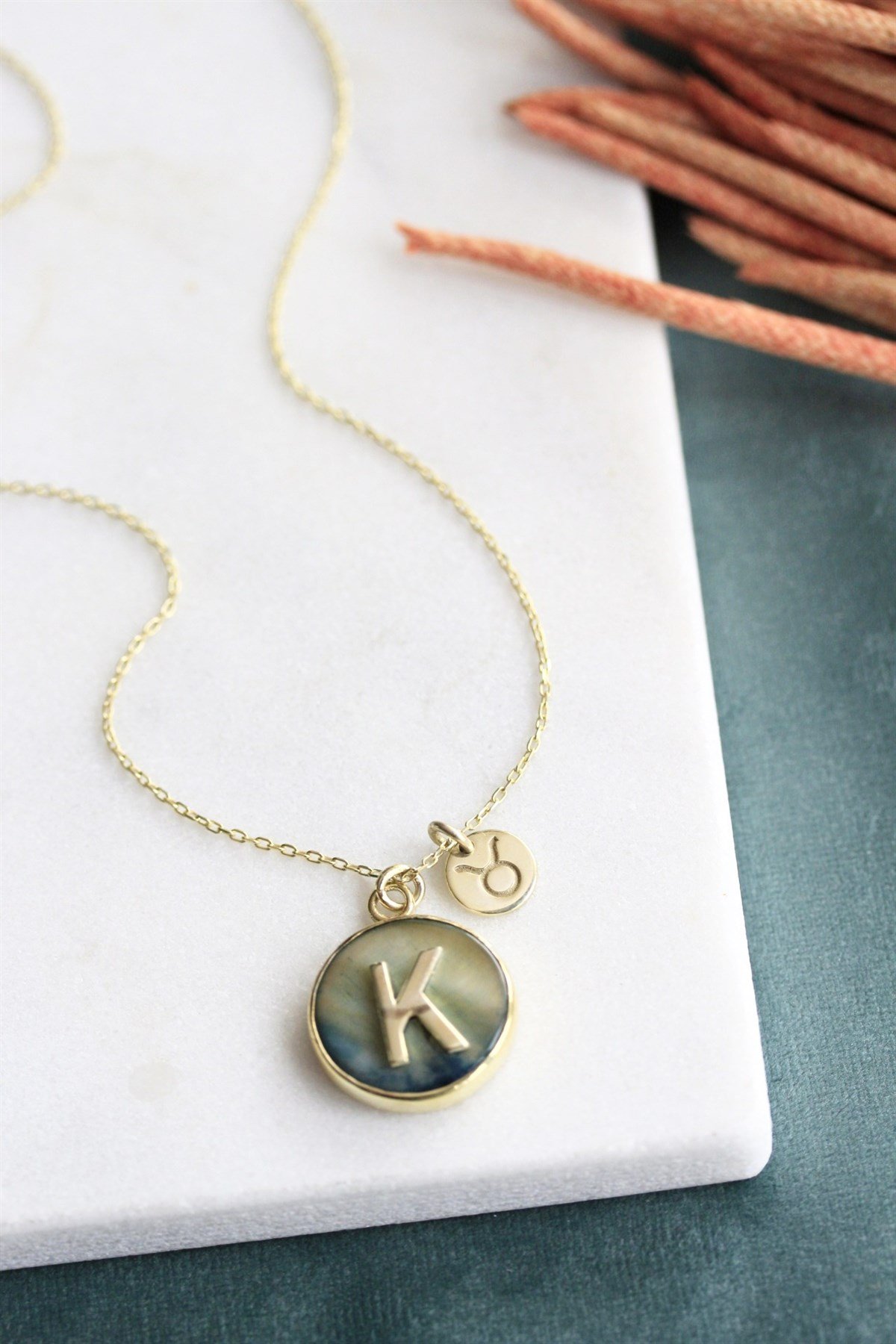 Doğal Taş Harf Kolye ( Sedef )