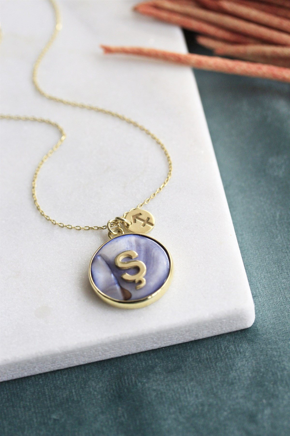 Doğal Taş Harf Kolye ( Sedef )