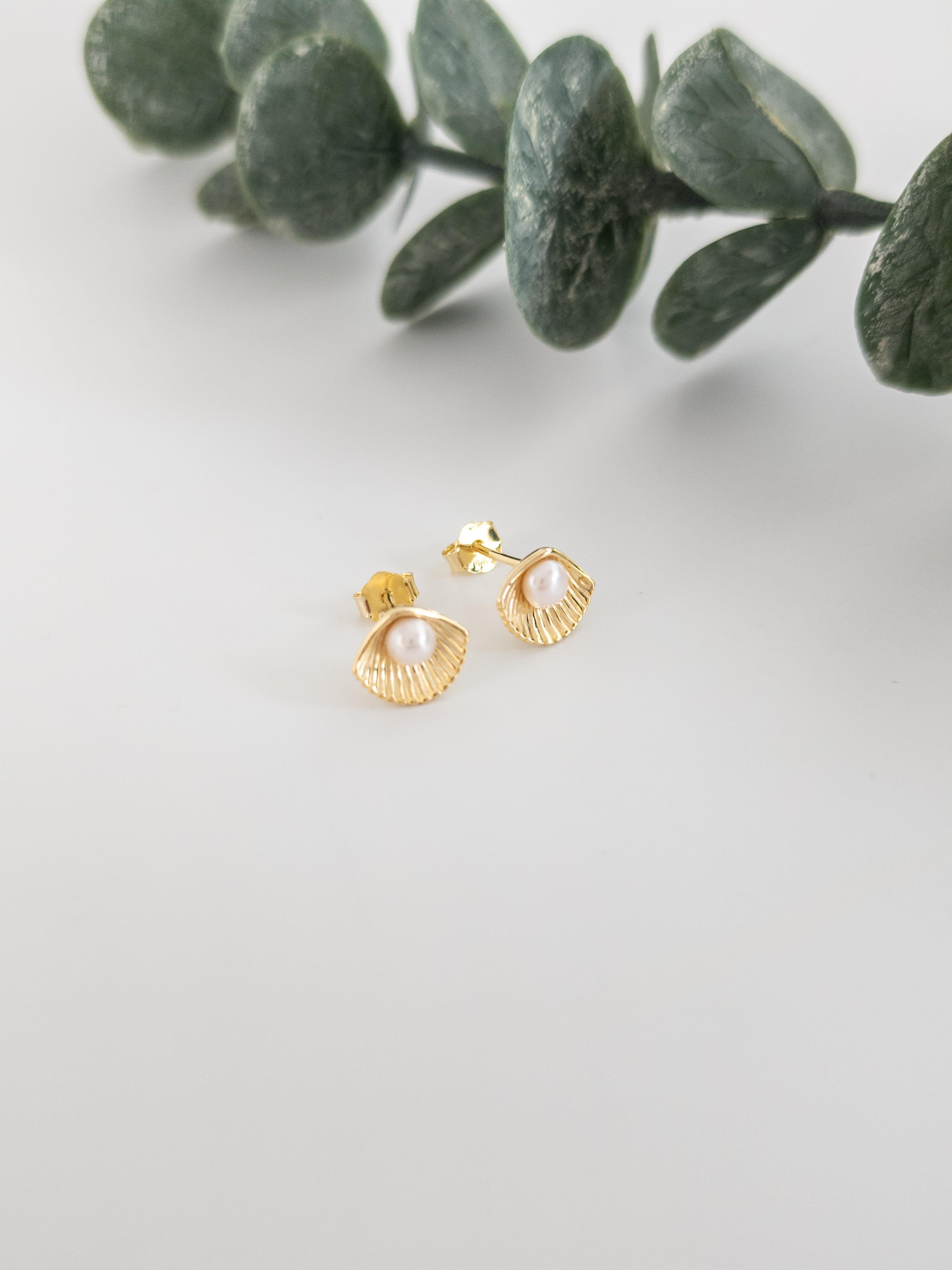 İstiridye İnci Çivi Küpe