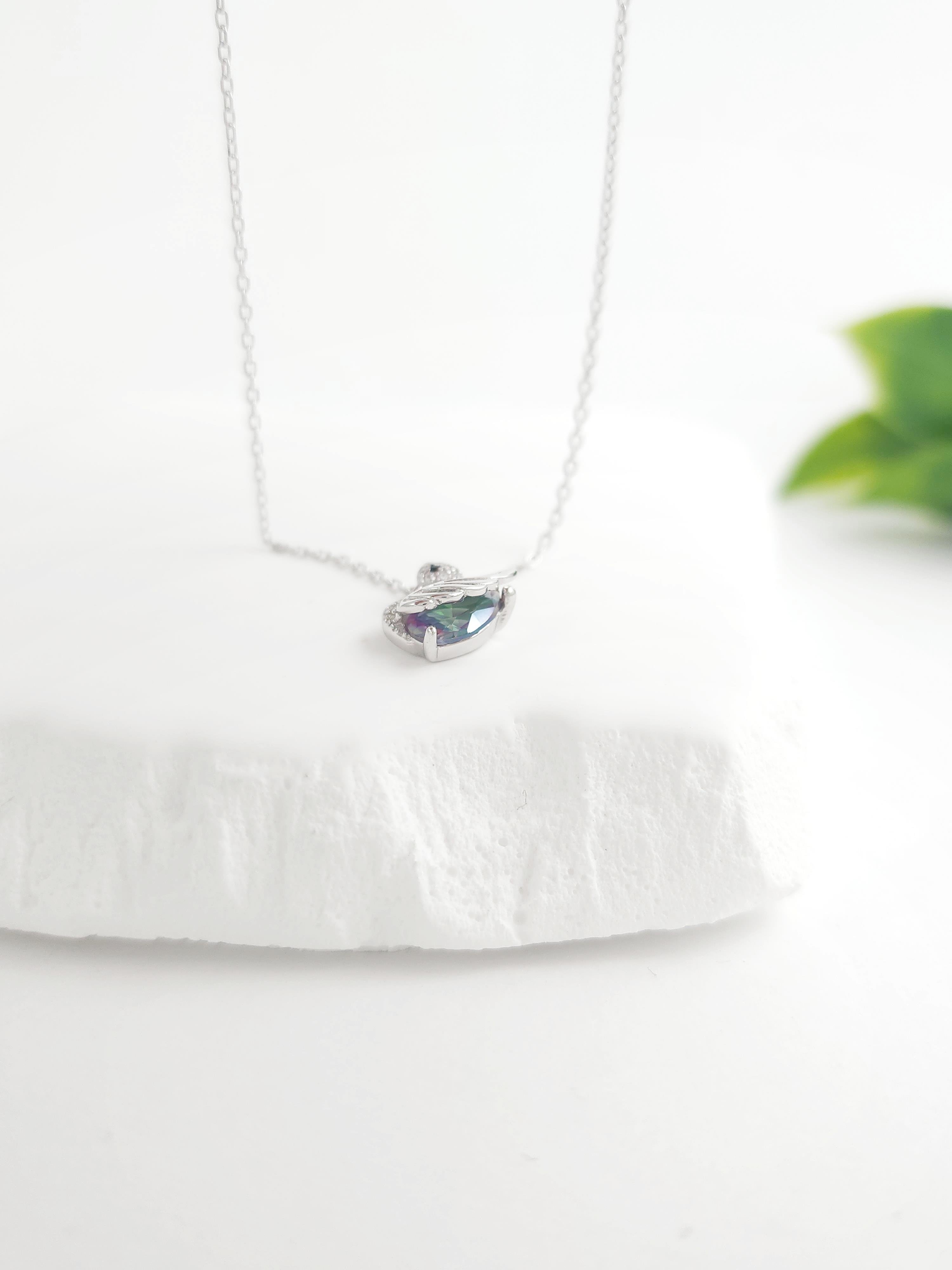 İtalyan Doğal Taş Kuğu Kolye