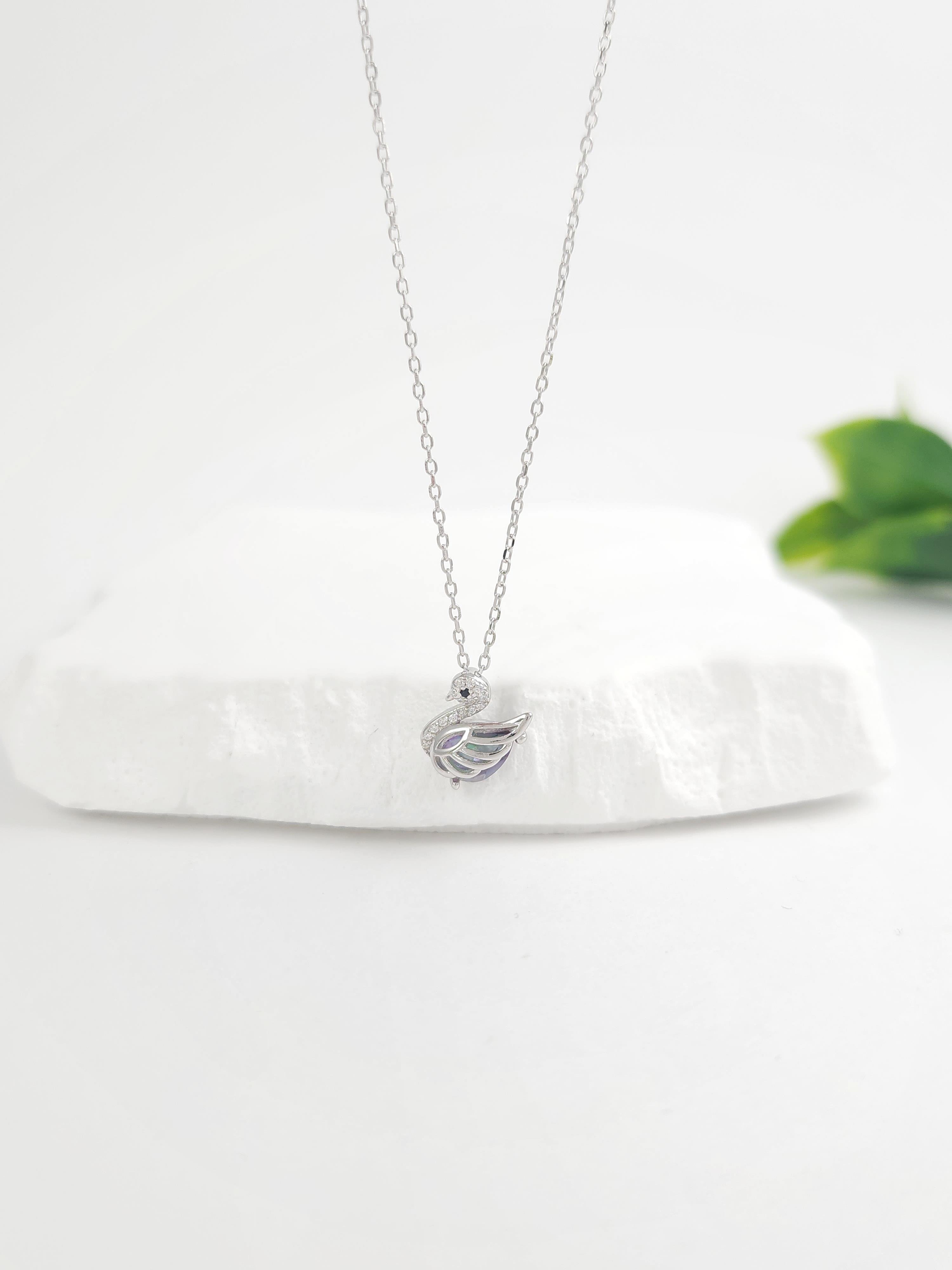 İtalyan Doğal Taş Kuğu Kolye