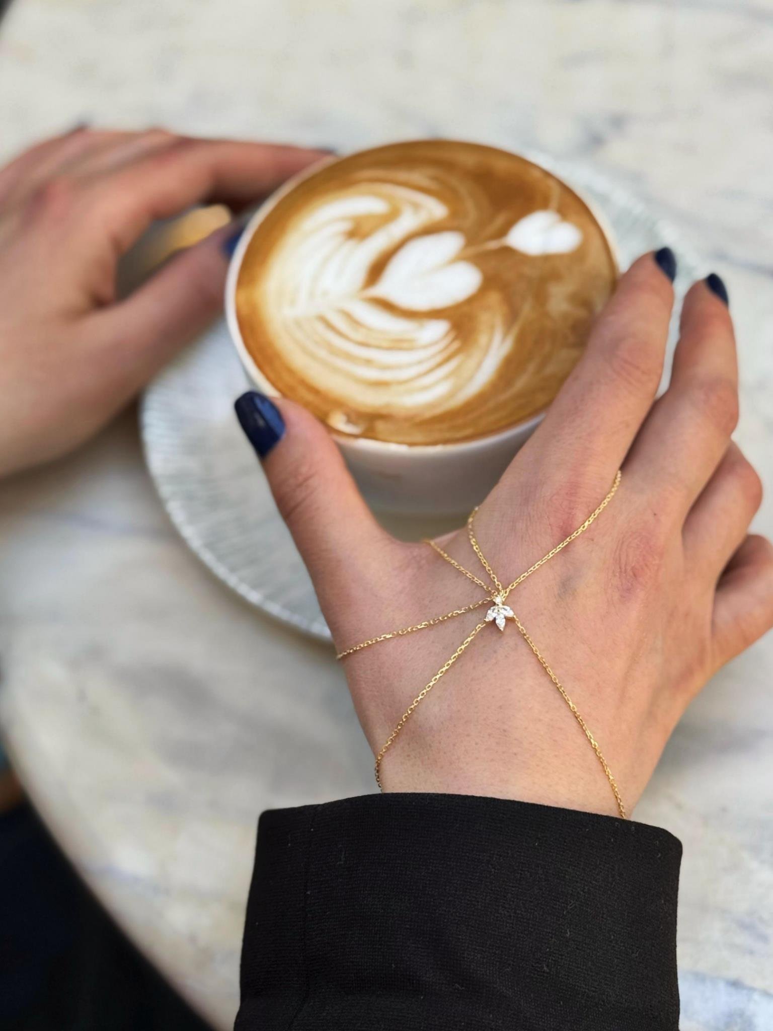 Lotus Başparmak Şahmeran