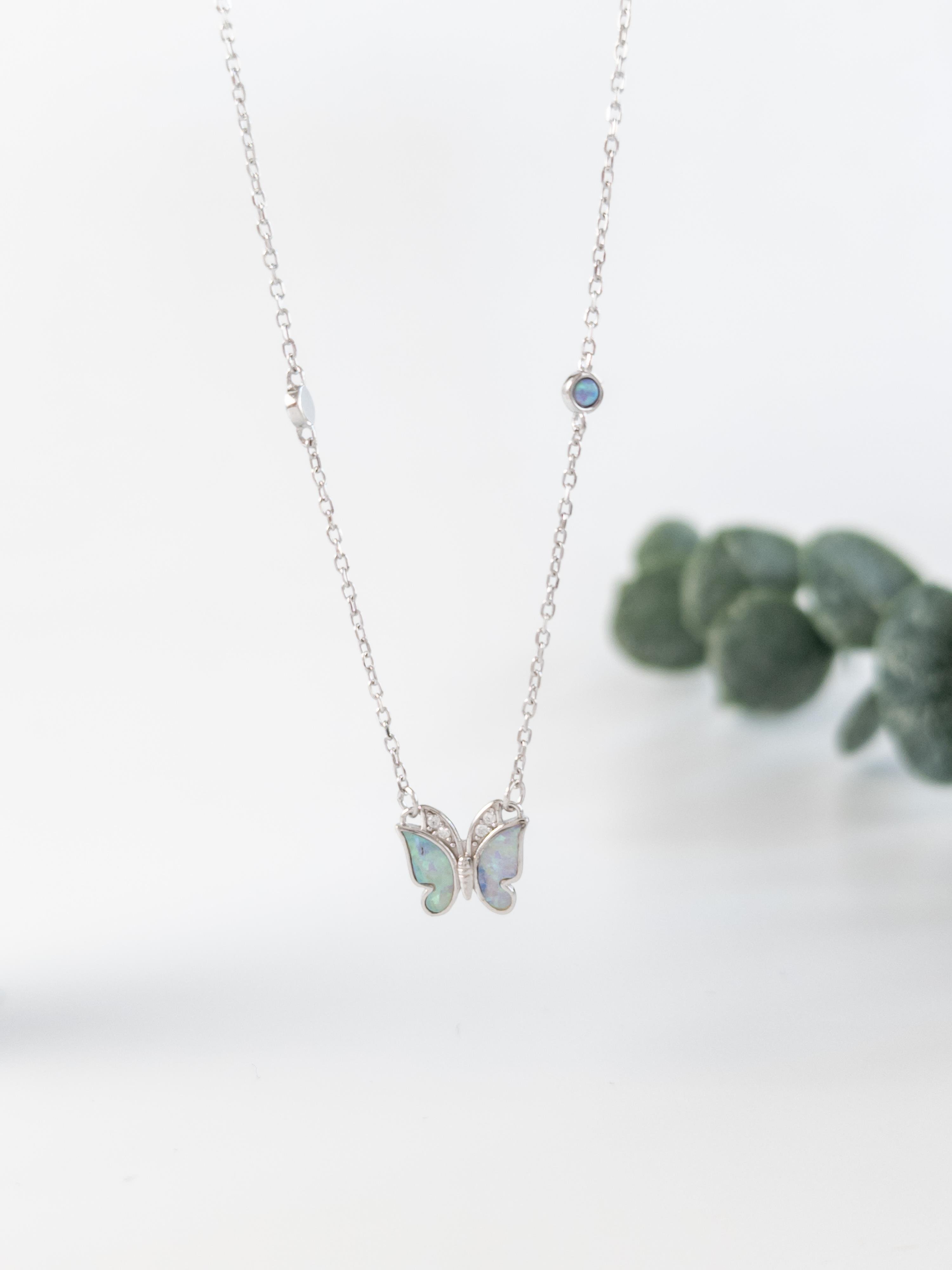 Opal Kelebek Kolye