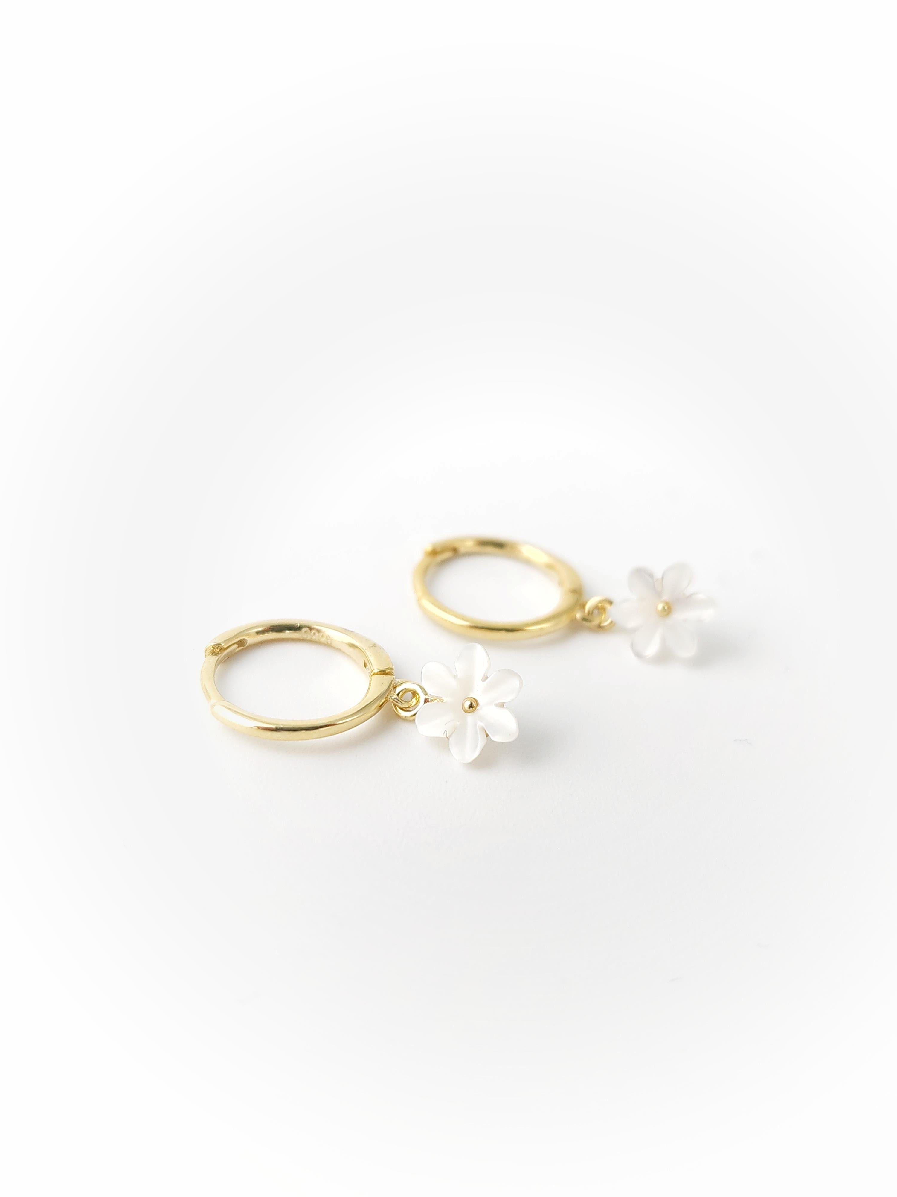 Sedef Papatya Halka Küpe