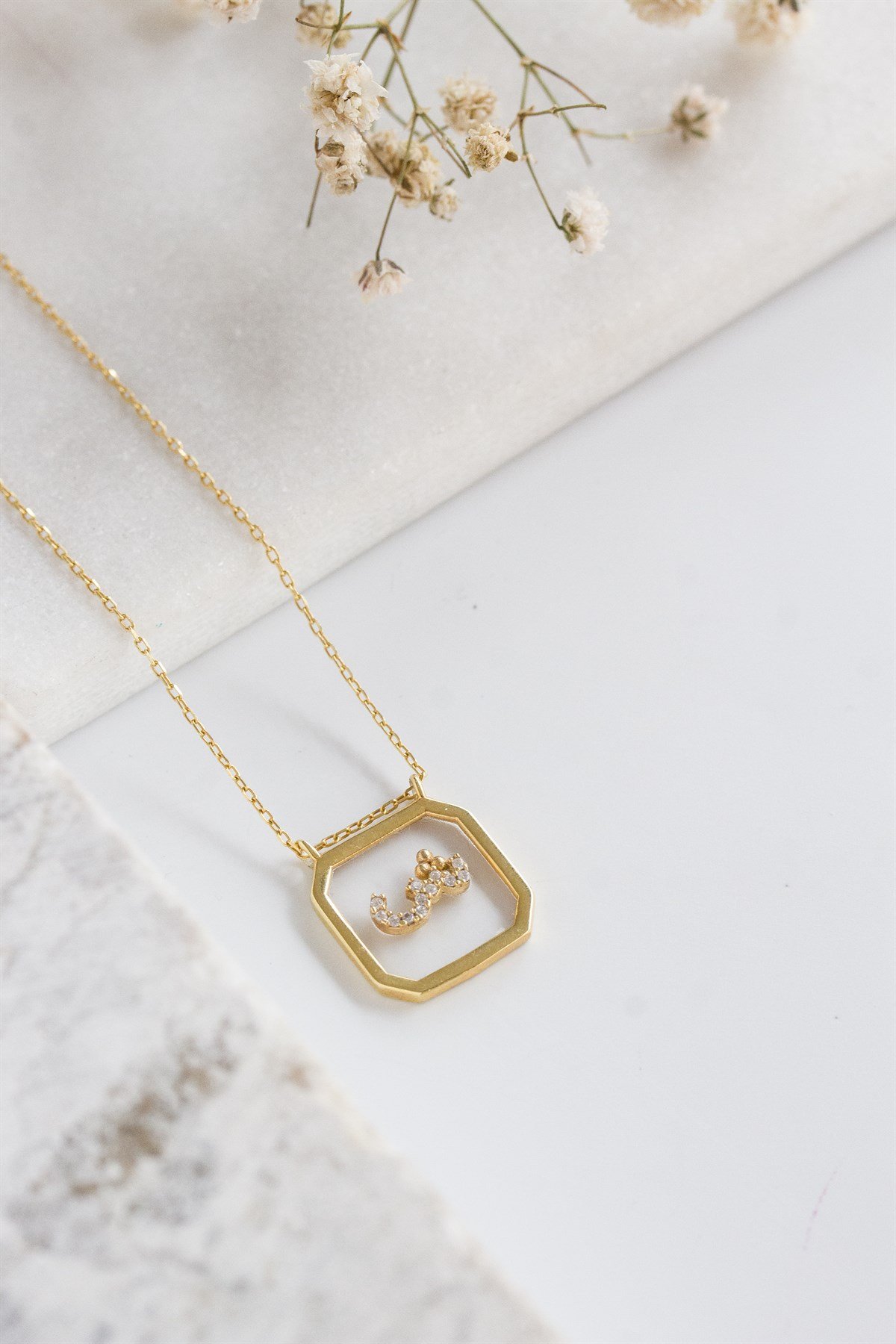 Tasarım Şeffaf Harf Kolye