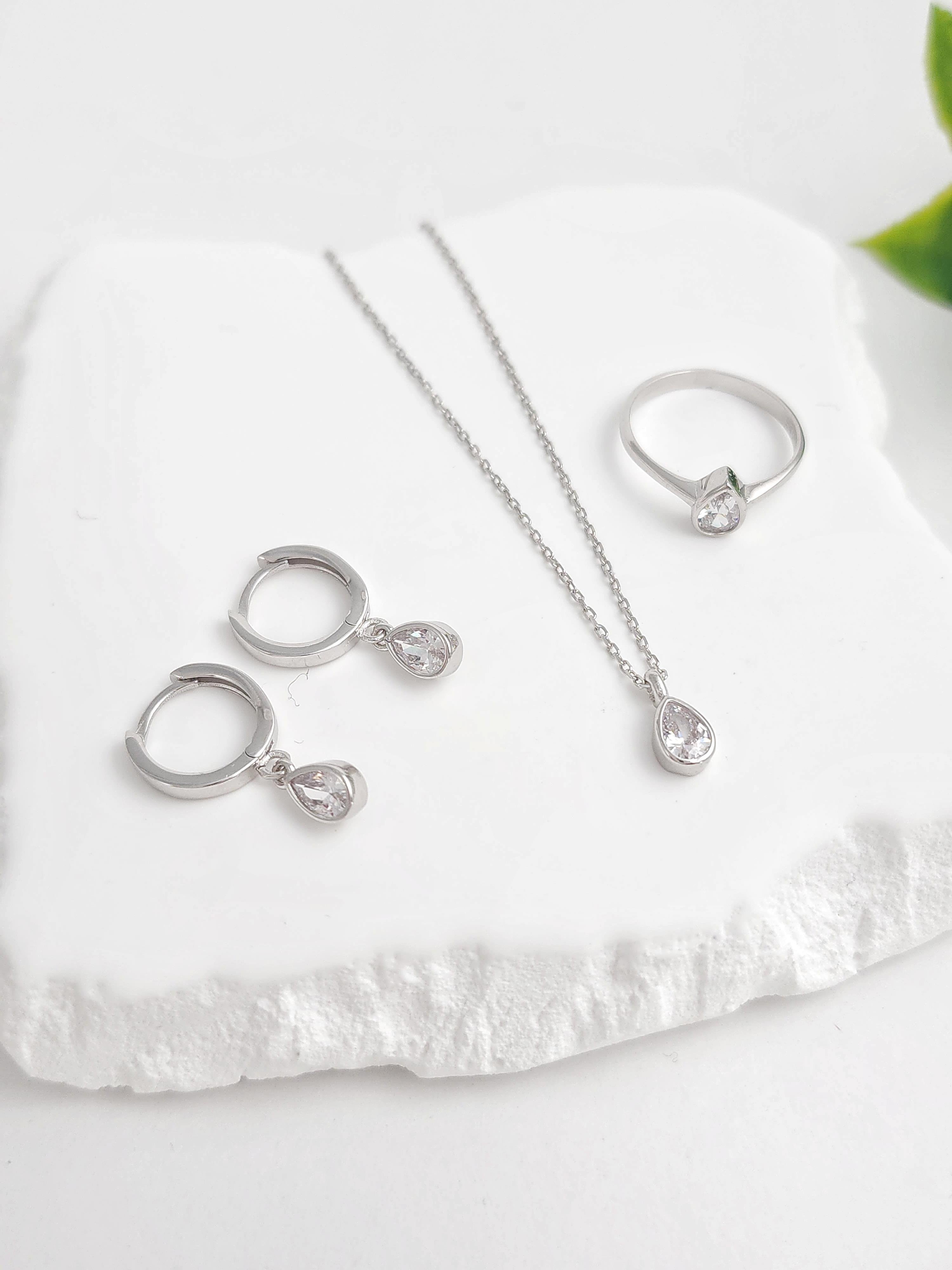 Zirkon Damla Set ( Kolye-Küpe-Yüzük )