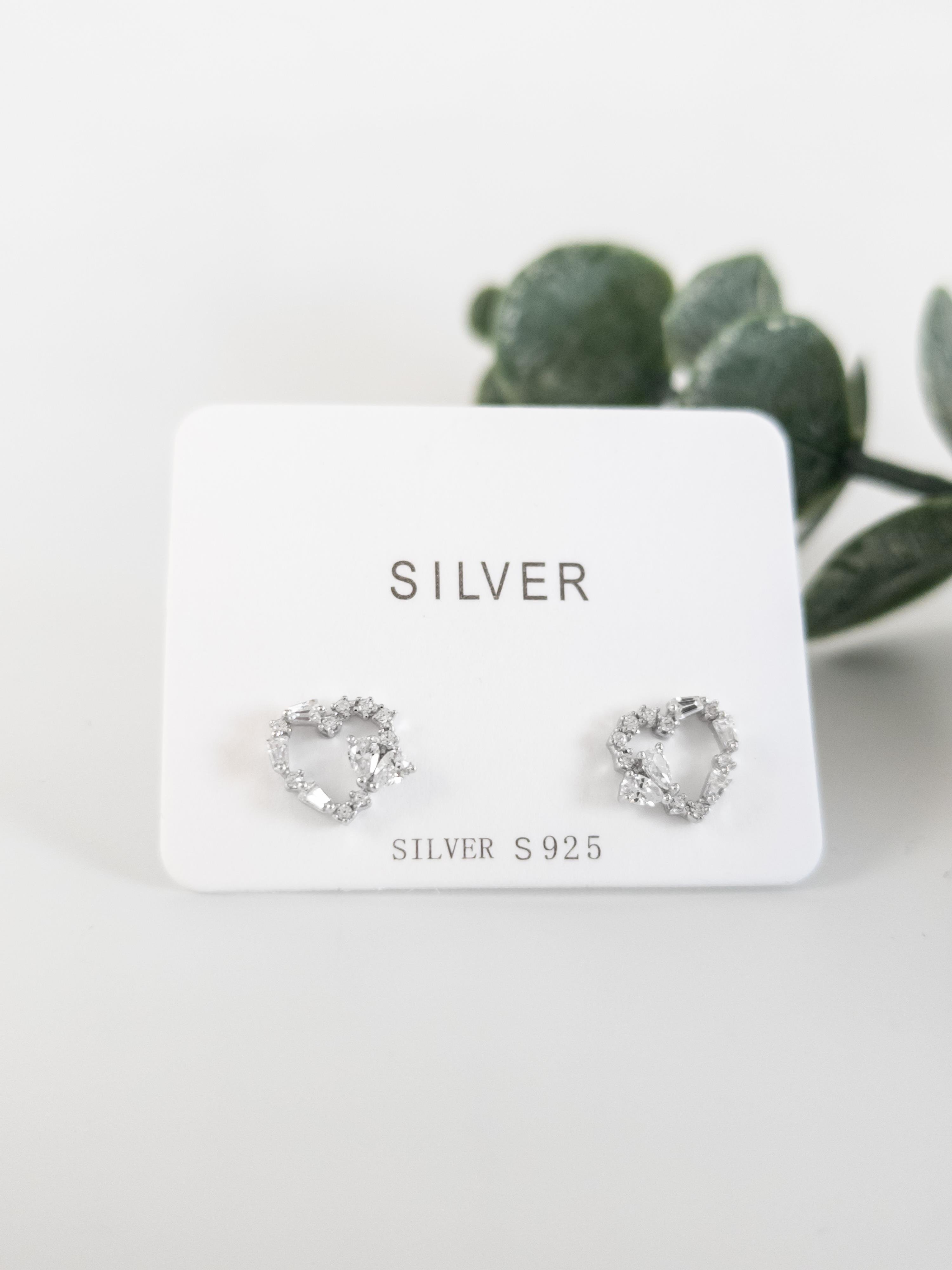 Zirkon Kalp Çivi Küpe