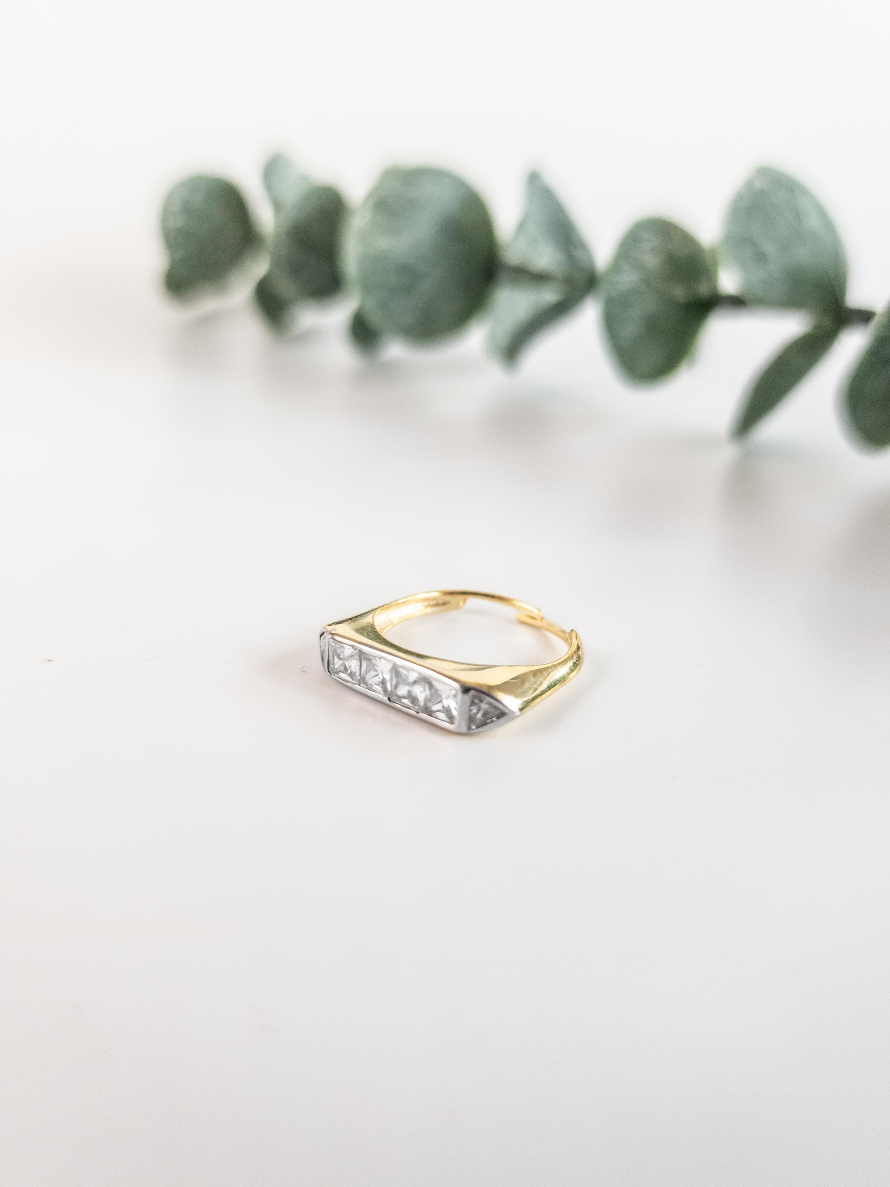 Zirkon Piramit Yüzük