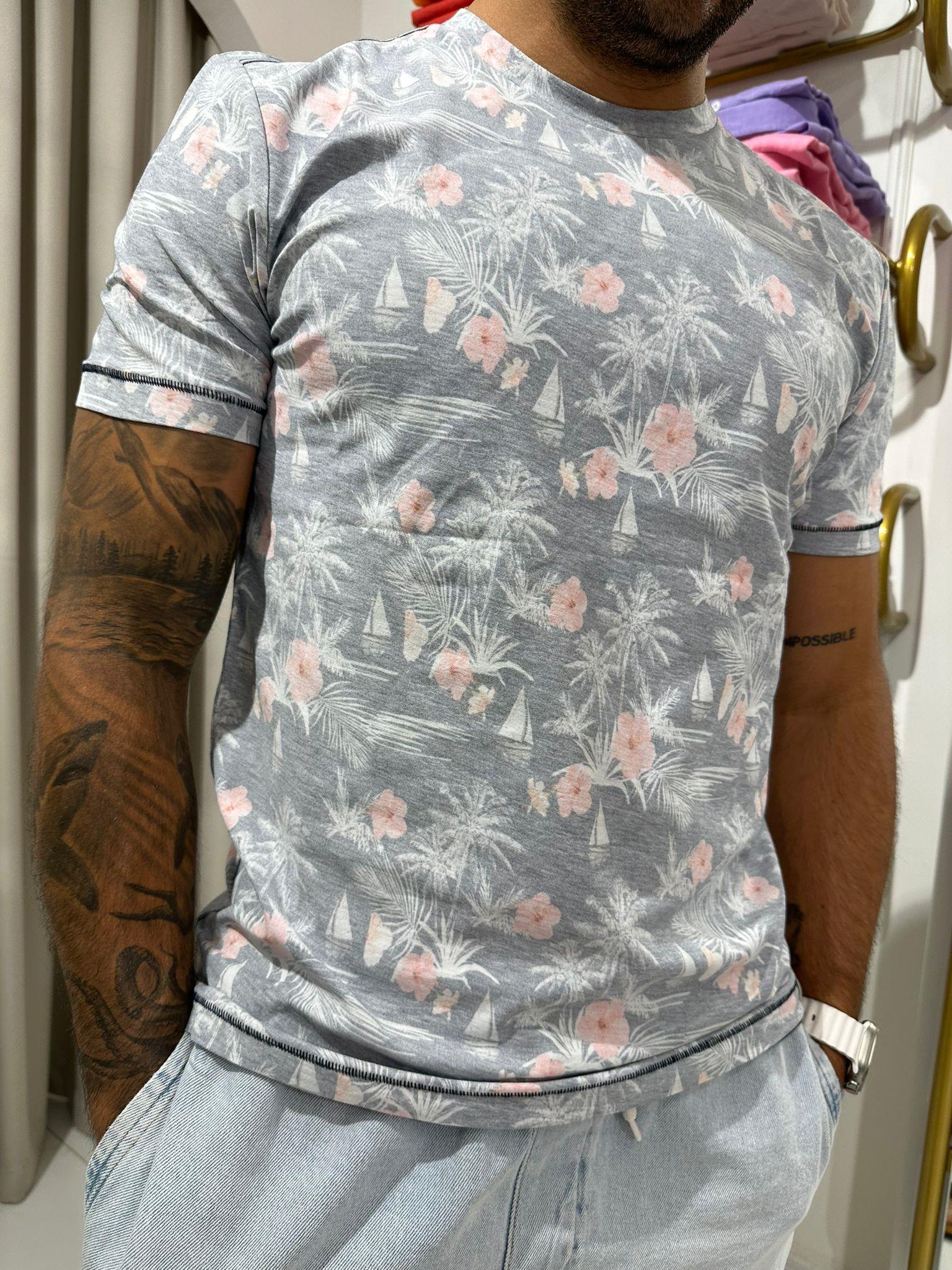 HİBİSKUS ÇİÇEĞİ DESENLİ ERKEK T-SHIRT