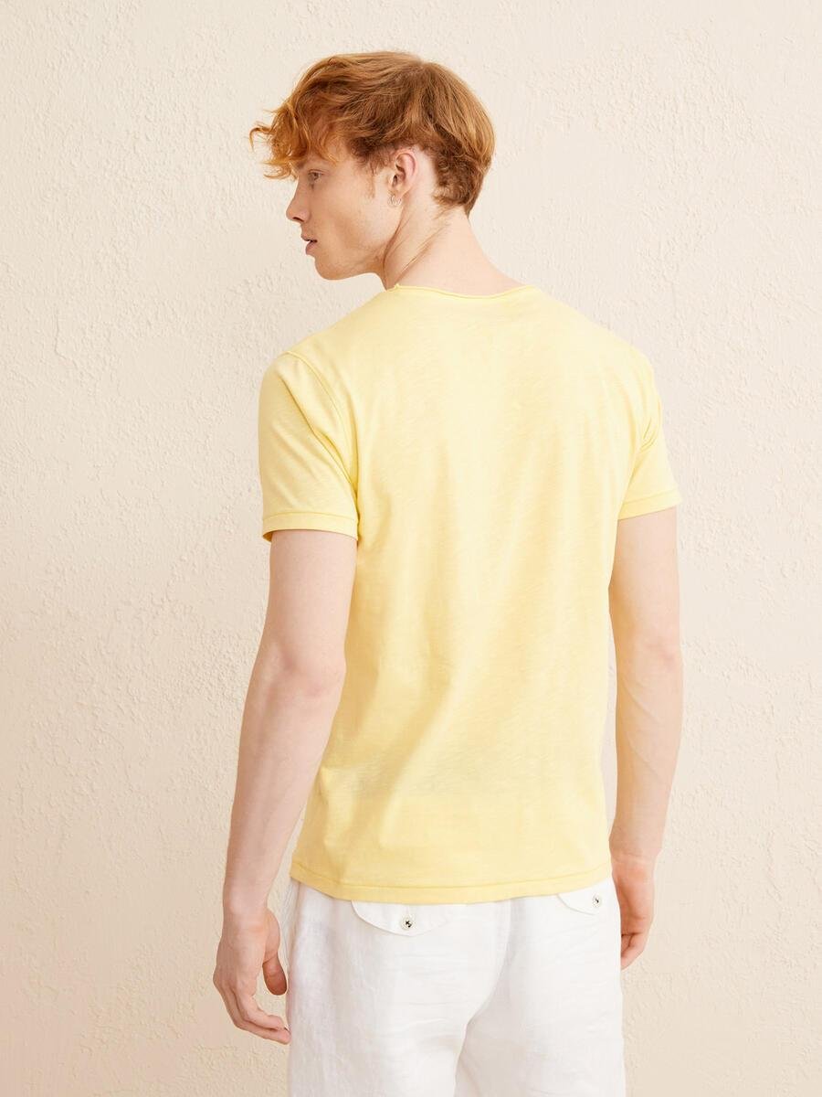 KESİK YAKA T-SHIRT