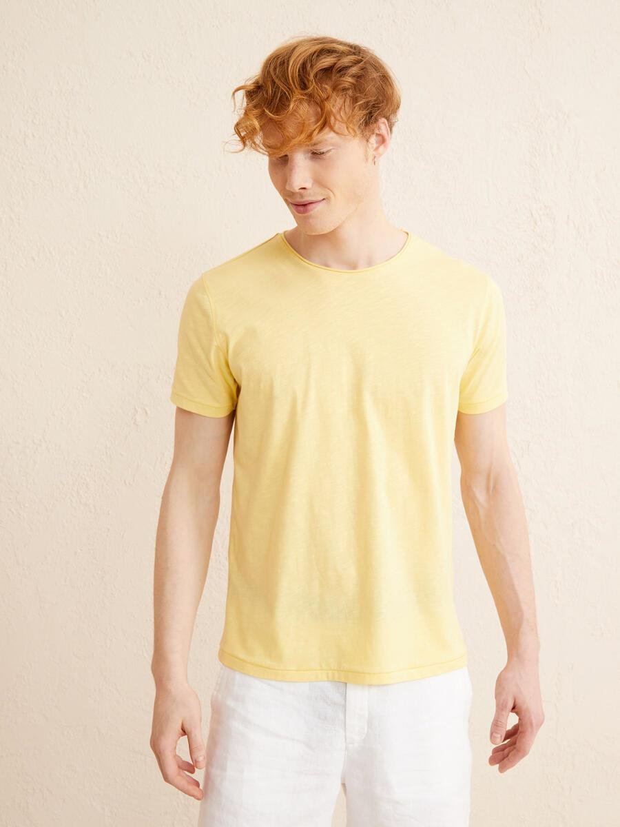 KESİK YAKA T-SHIRT
