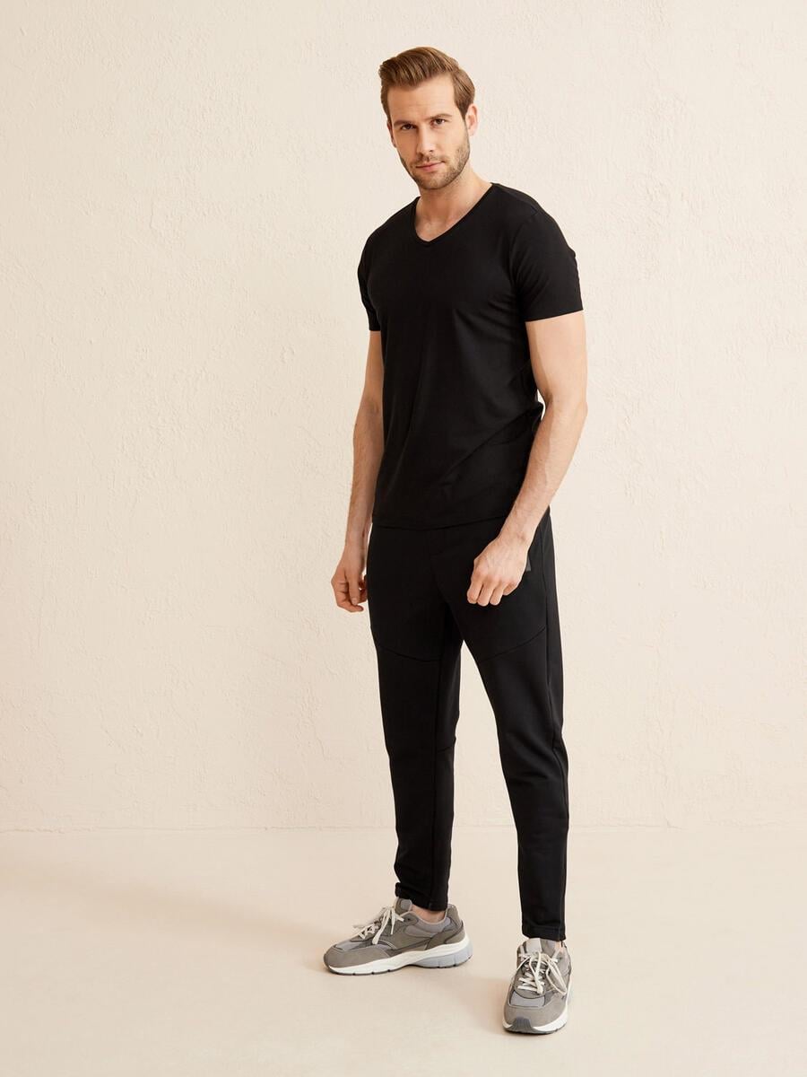 V YAKA T-SHIRT