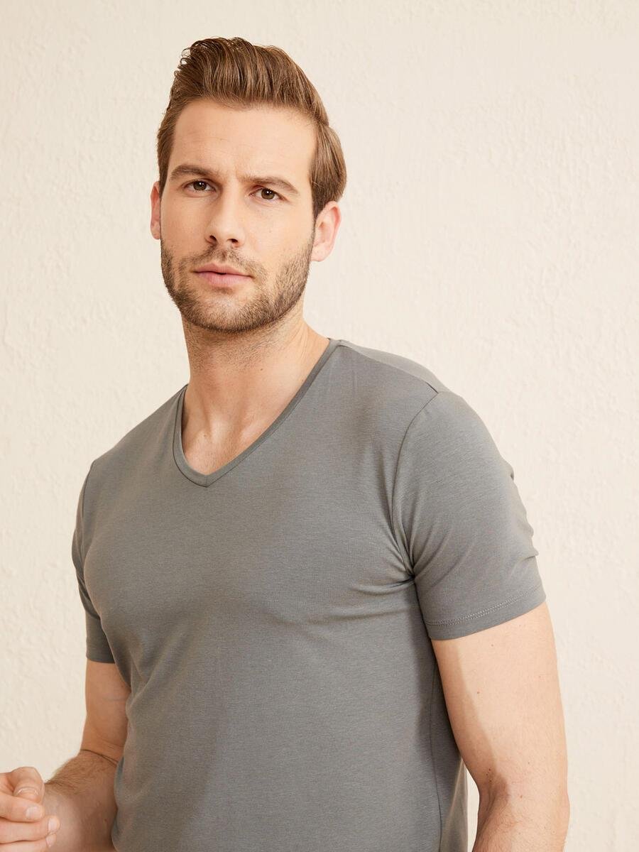 V YAKA T-SHIRT