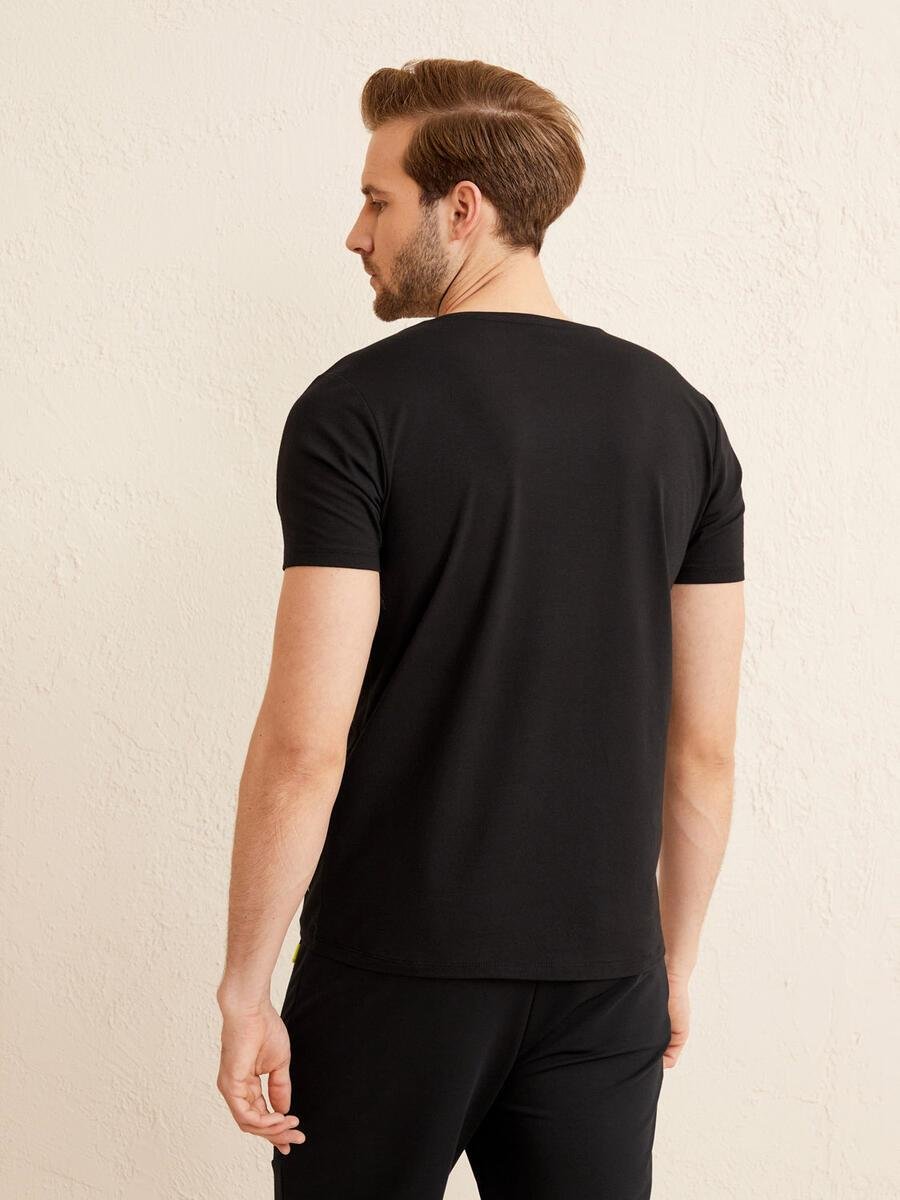 V YAKA T-SHIRT