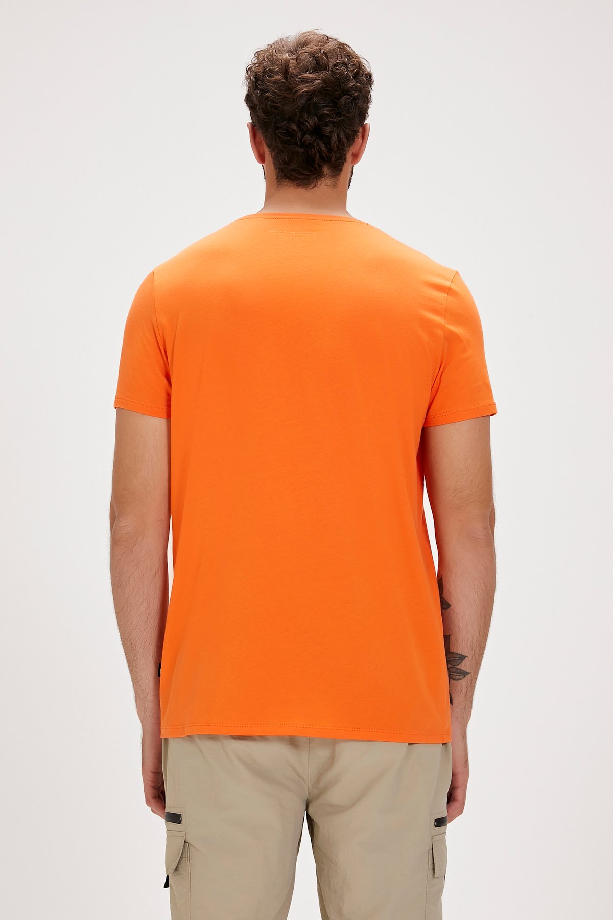 Carl Turuncu Baskılı Erkek Tişört