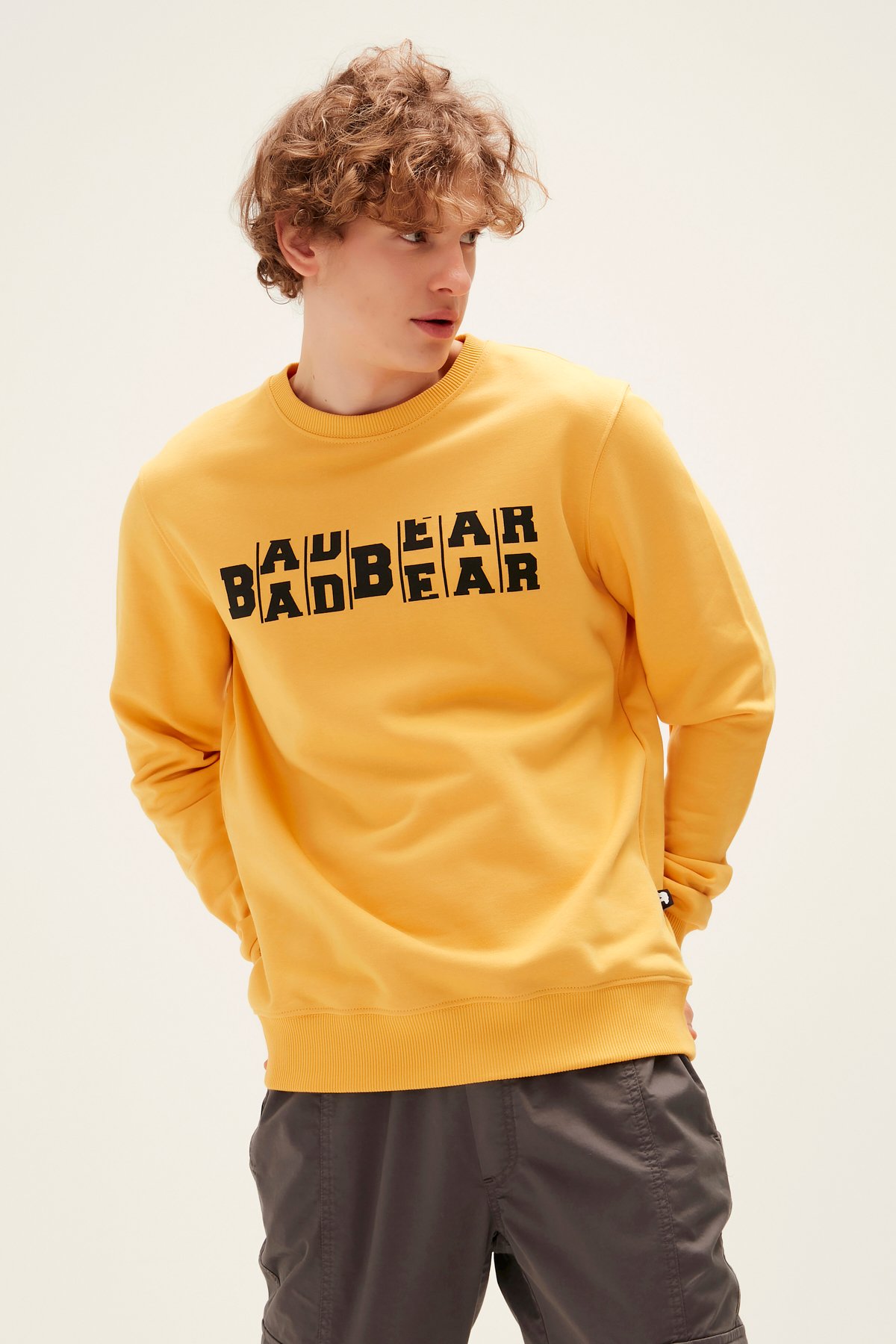 COUNTER CREWNECK MUSTARD