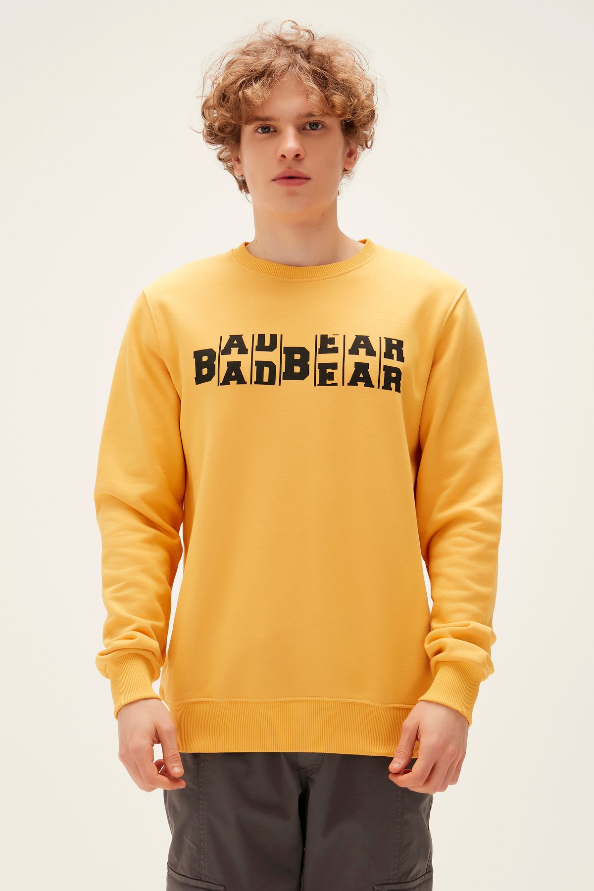 COUNTER CREWNECK MUSTARD