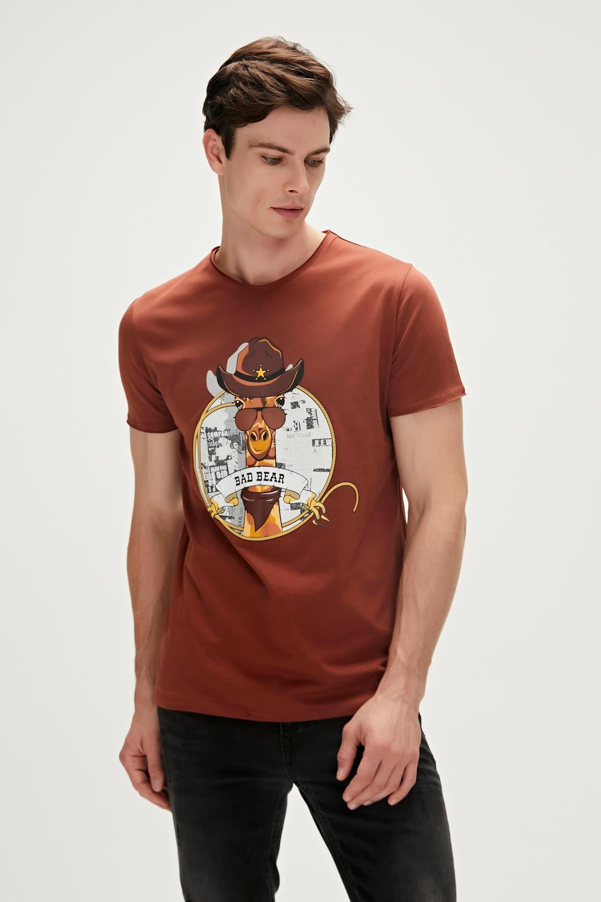 Giraffe T-Shirt Woody Kahverengi Baskılı Erkek Tişört 
