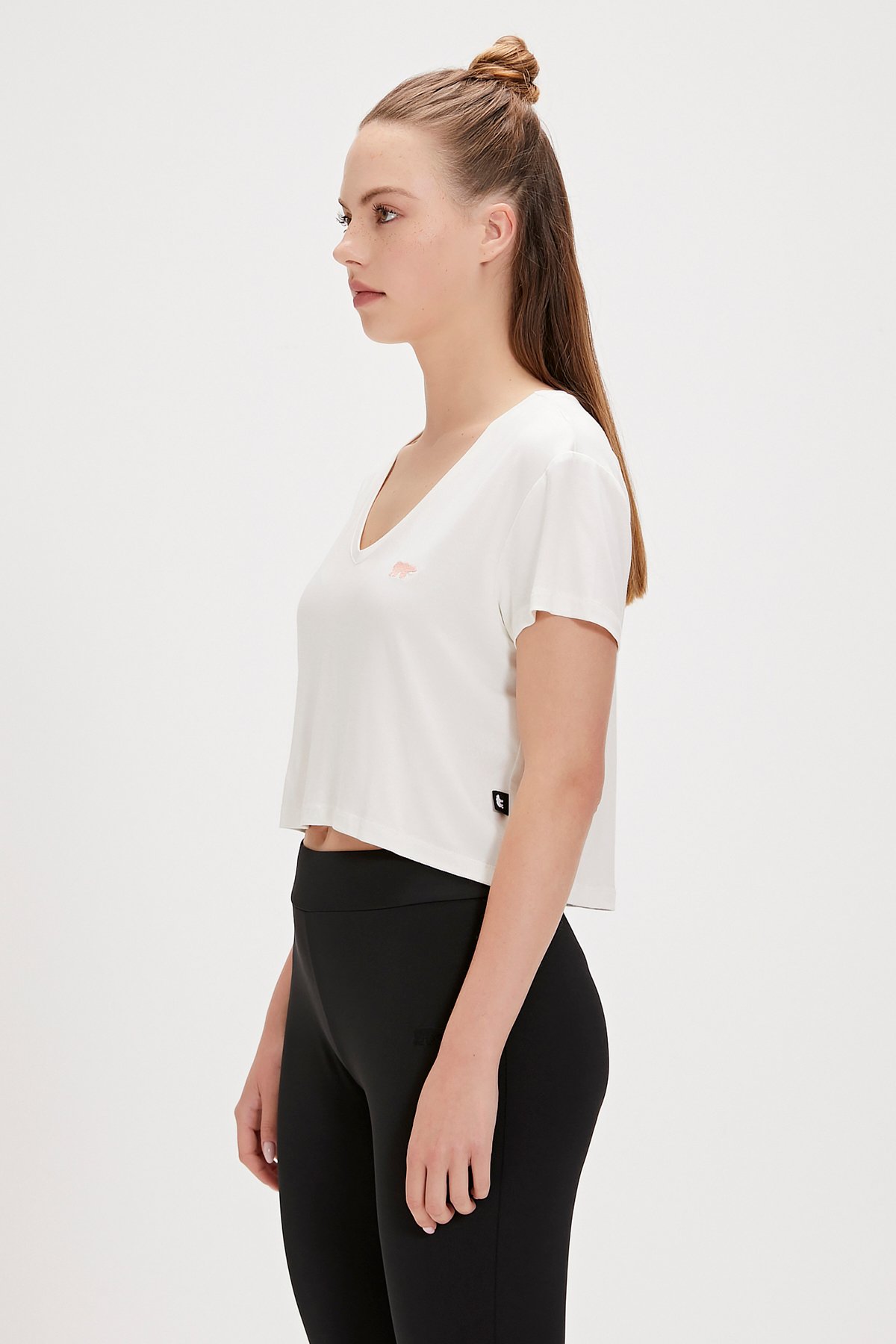 Menas Beyaz V Yaka Kadın Tişört