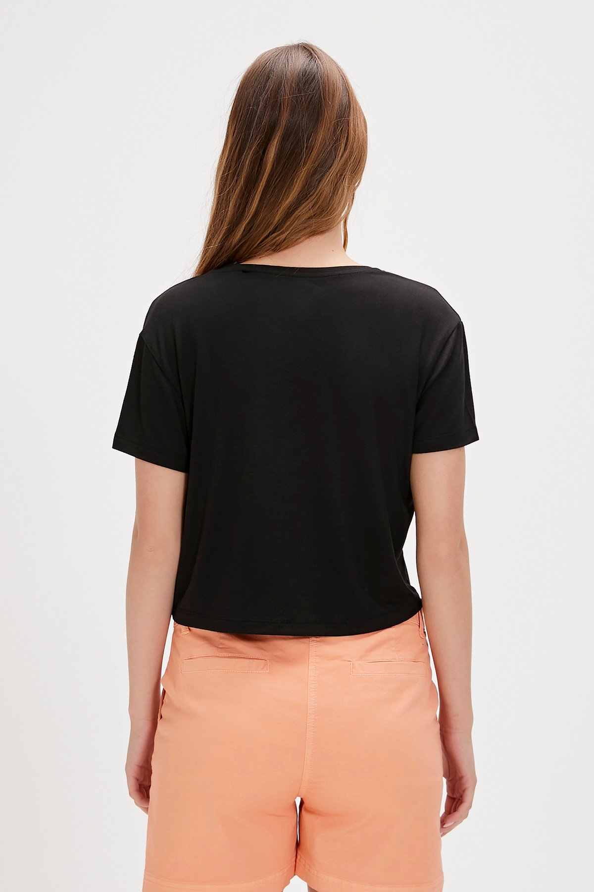 Menas Siyah V Yaka Kadın Tişört