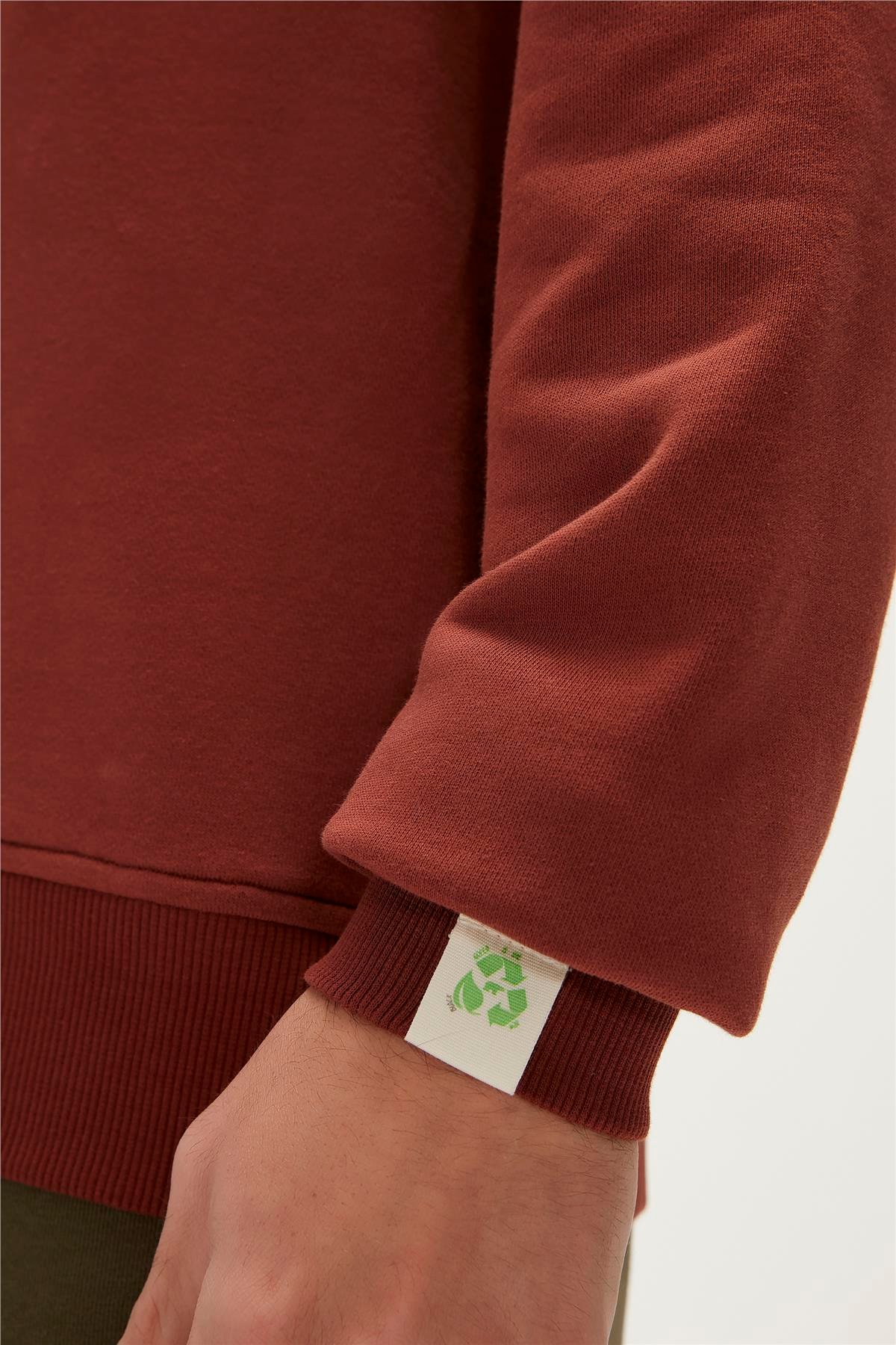 RE-BLACK CREWNECK KAHVERENGİ