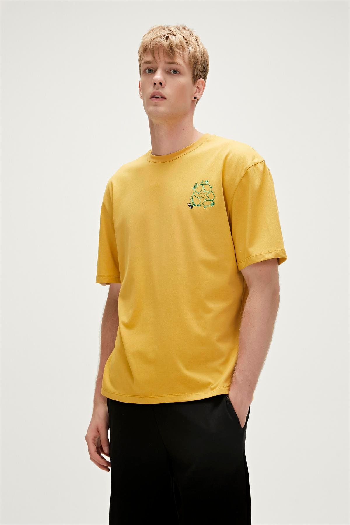 RE-BLACK T-SHIRT ELMA SARISI