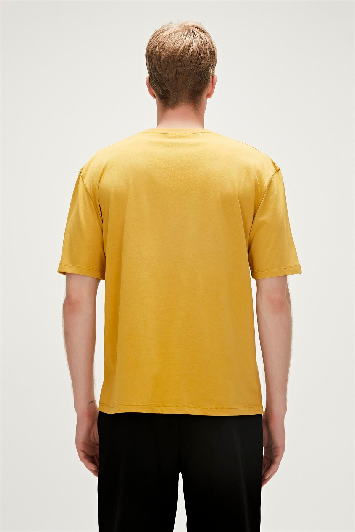 RE-BLACK T-SHIRT ELMA SARISI