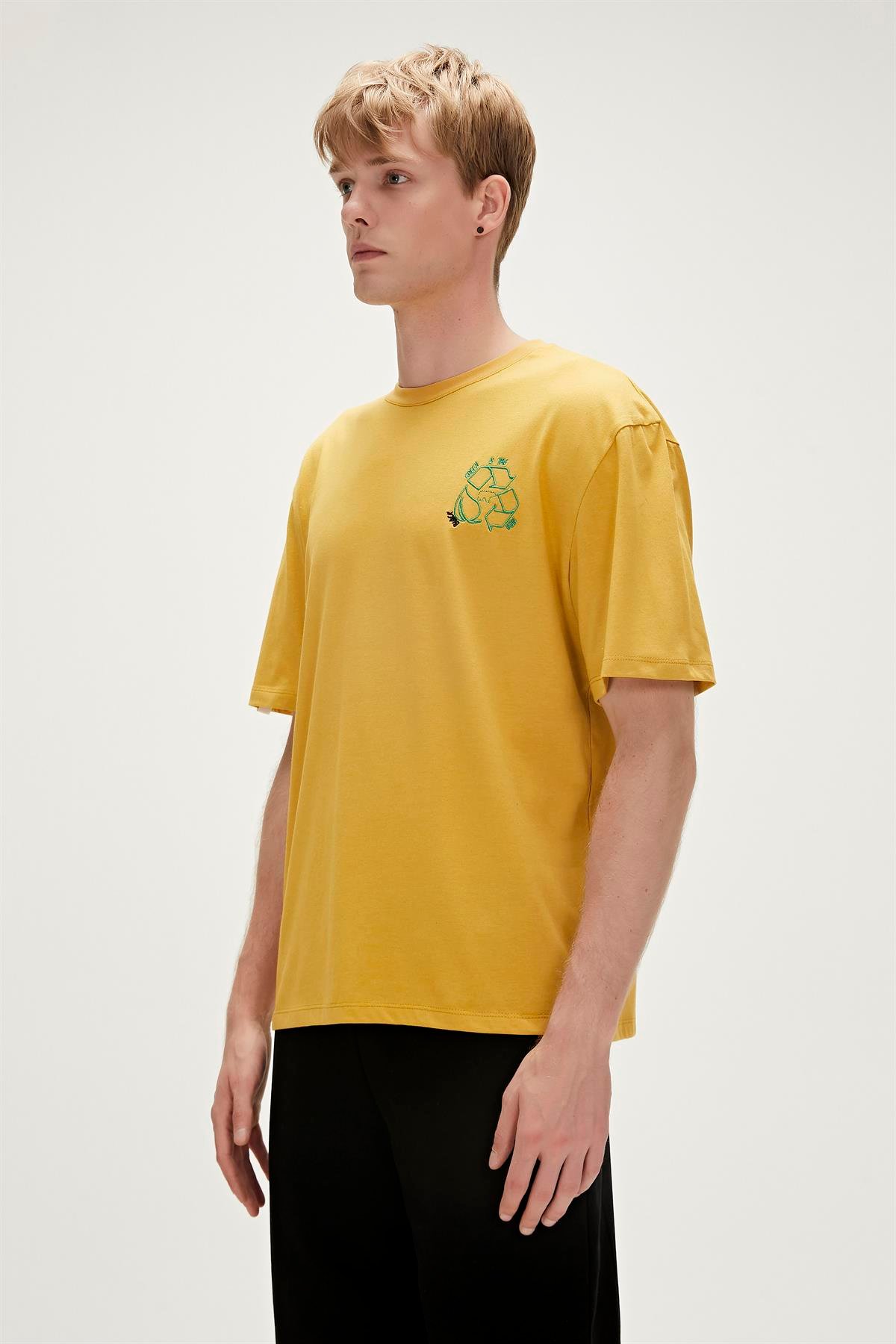 RE-BLACK T-SHIRT ELMA SARISI