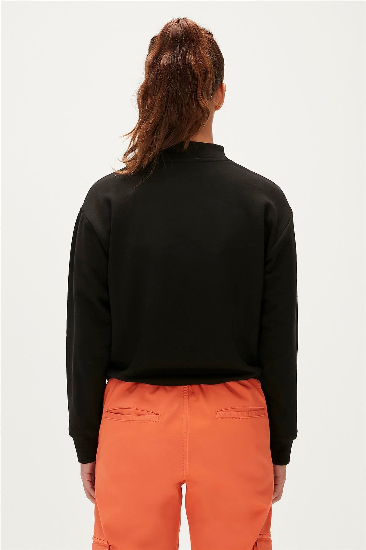 SARA CREWNECK SİYAH