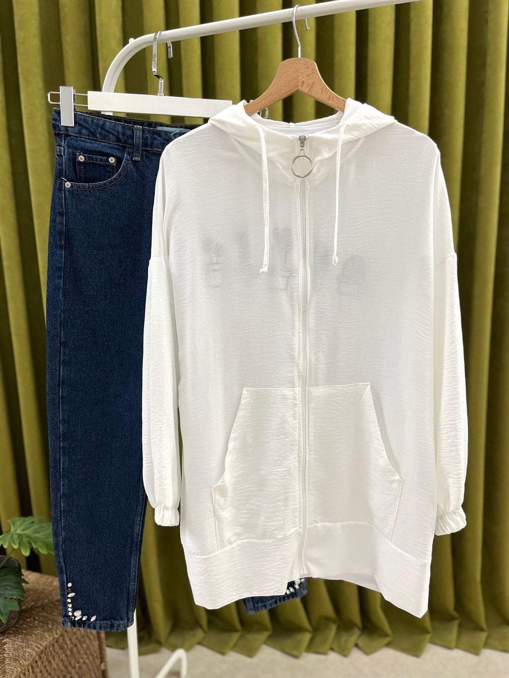 ar fermuarlı kapşonlu sweat beyaz