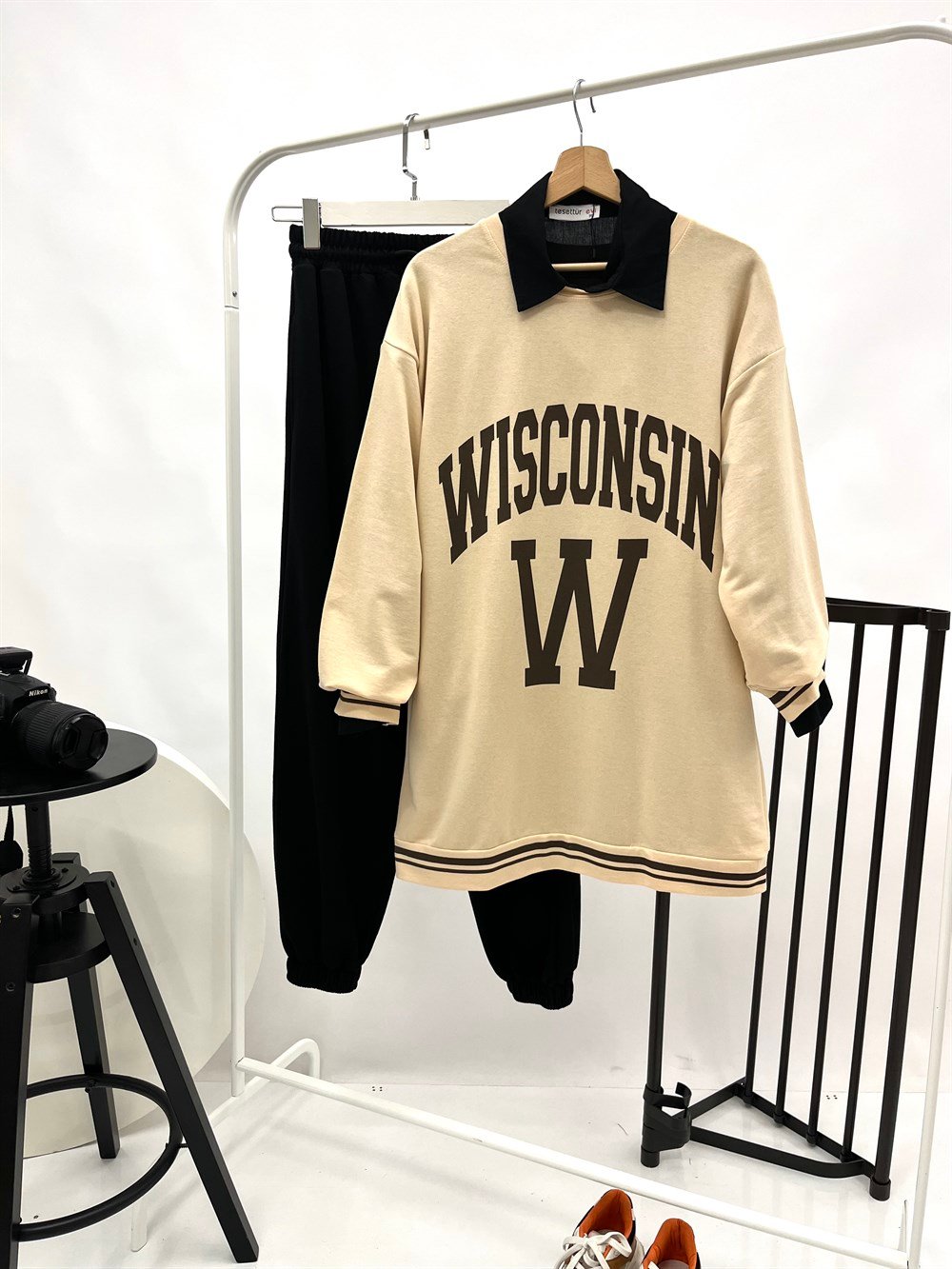 as wisconsın baskılı sweat bej