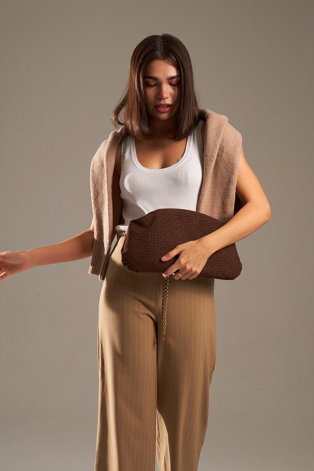Acı Kahve Nubuk Deri Örgü Detaylı Portföy Clutch Çanta