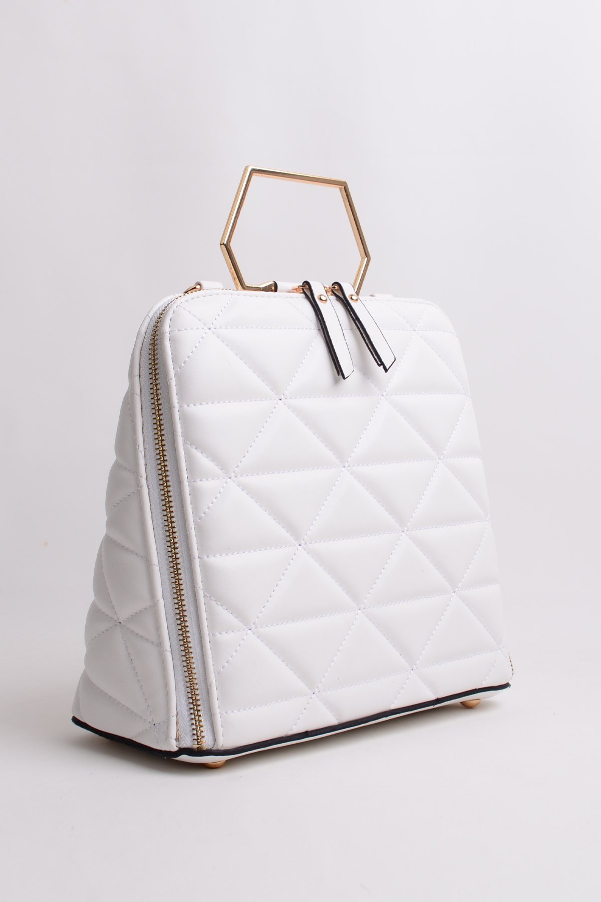 Beyaz Liona El ve Sırt Çantası