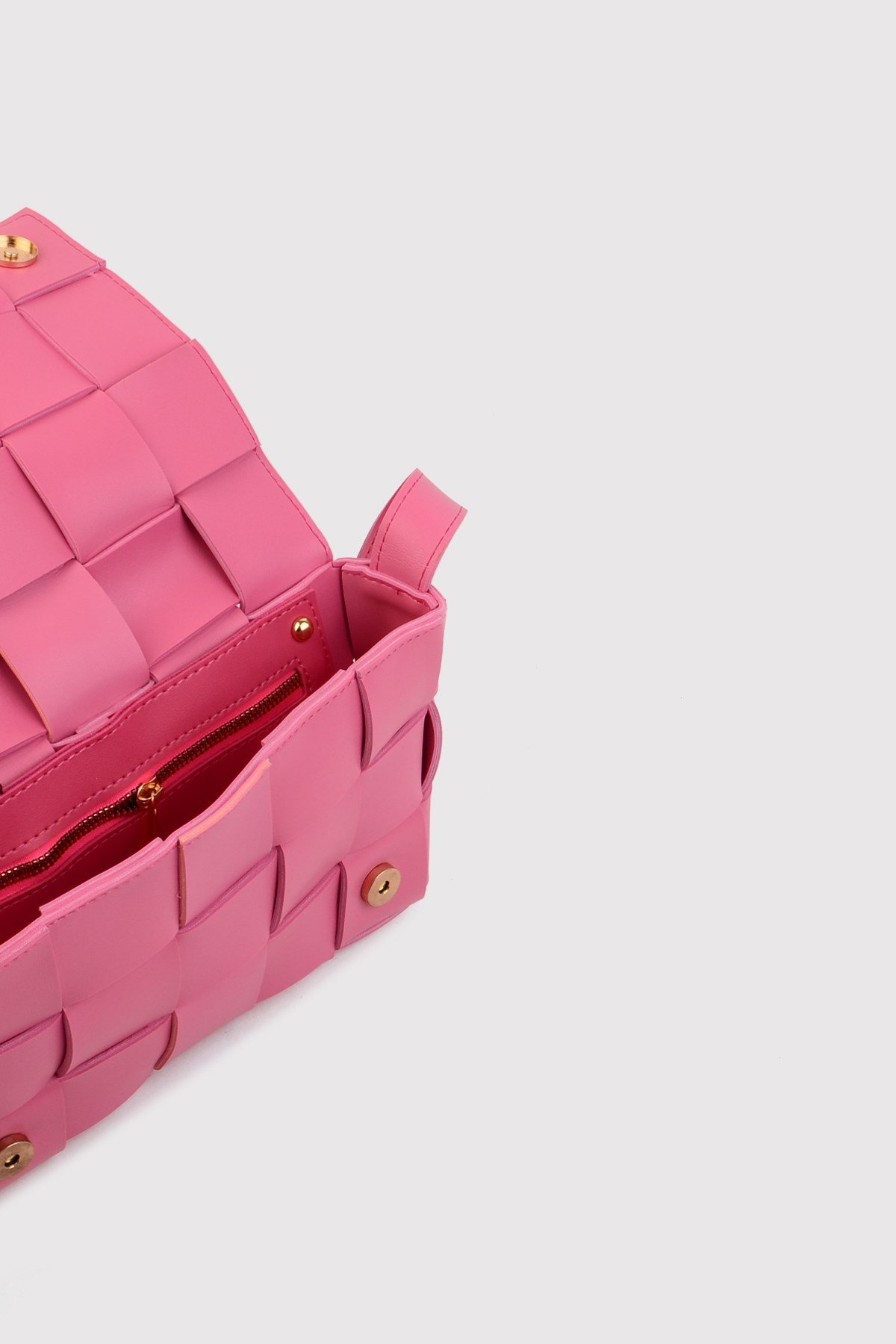 Fuşya Kadın Örme Derili Çapraz Askılı Çanta