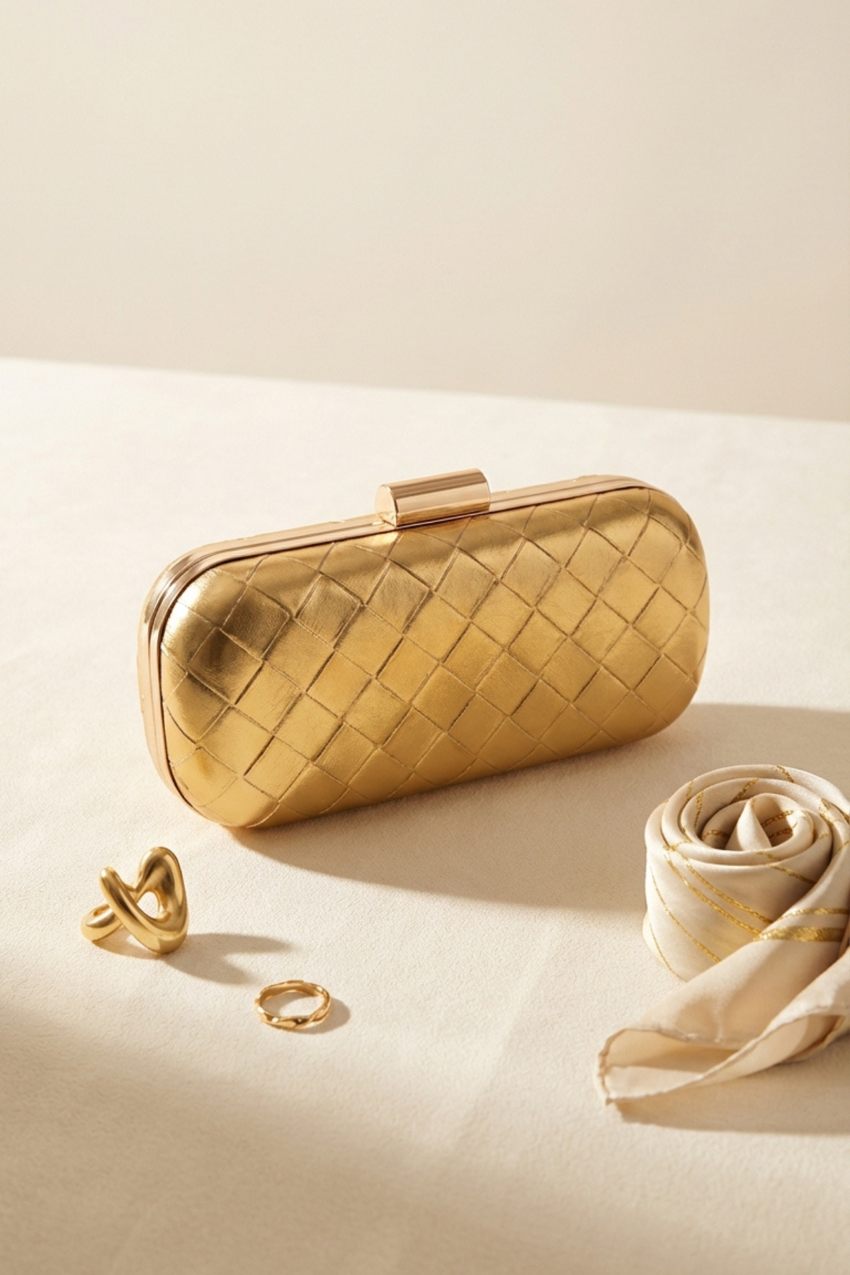 Gold Metalik Örgü Derili Zincirli Metal Kapaklı Clutch Çanta