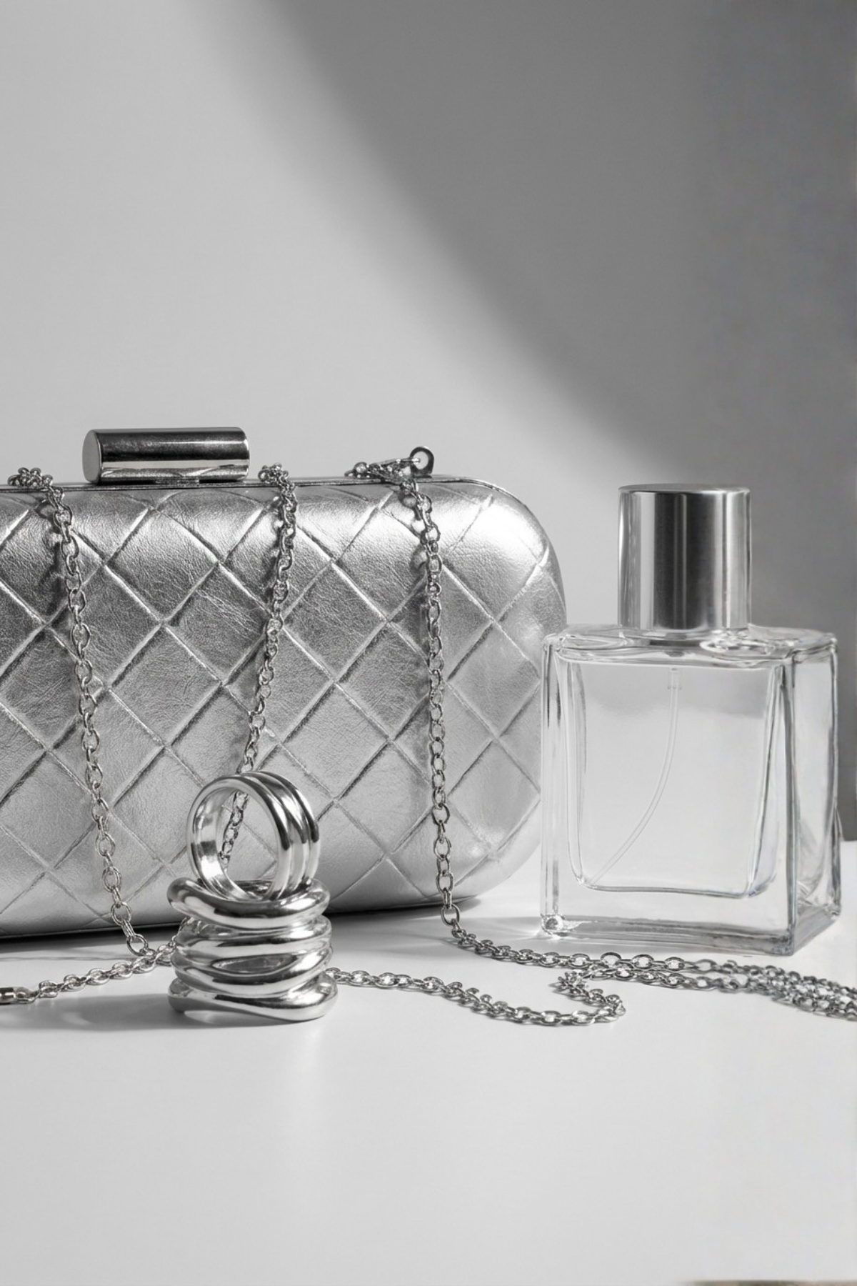 Gümüş Metalik Örgü Derili Zincirli Metal Kapaklı Clutch Çanta
