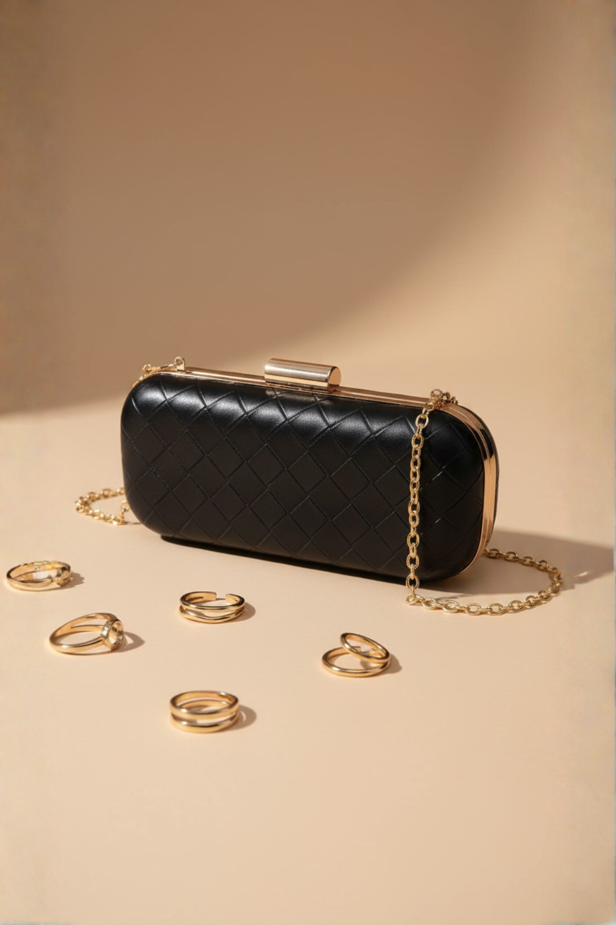 Siyah Gold Örgü Derili Zincirli Metal Kapaklı Clutch Çanta