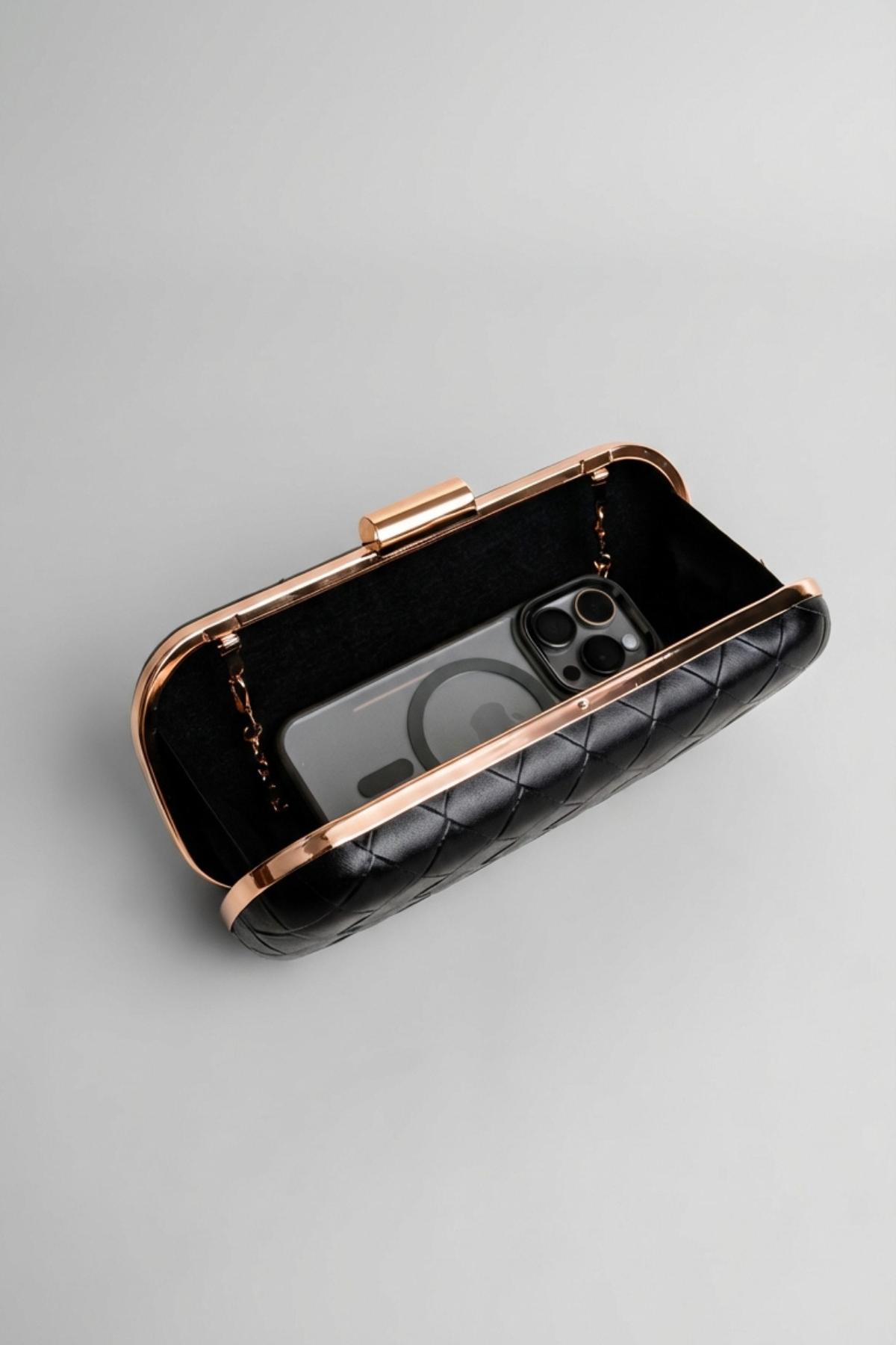 Siyah Gold Örgü Derili Zincirli Metal Kapaklı Clutch Çanta