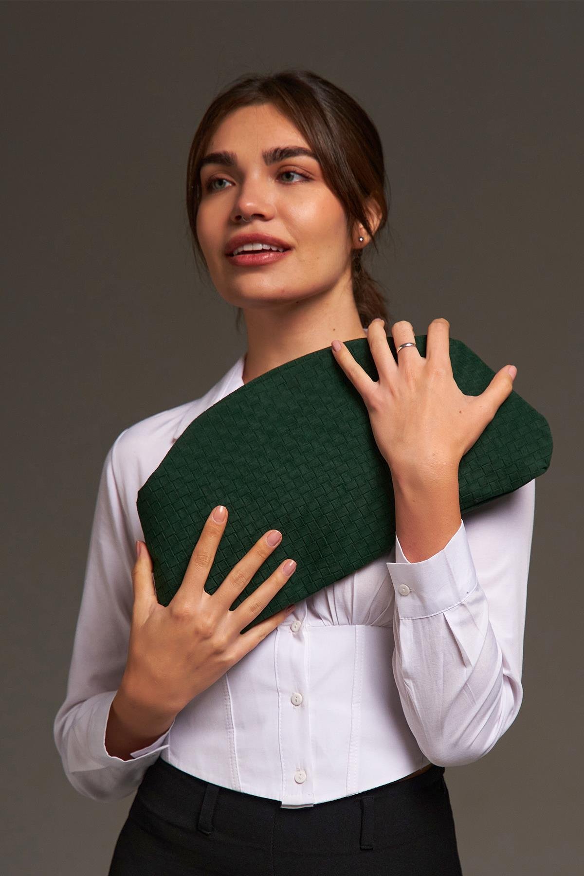 Yeşil Nubuk Deri Örgü Detaylı Portföy Clutch Çanta
