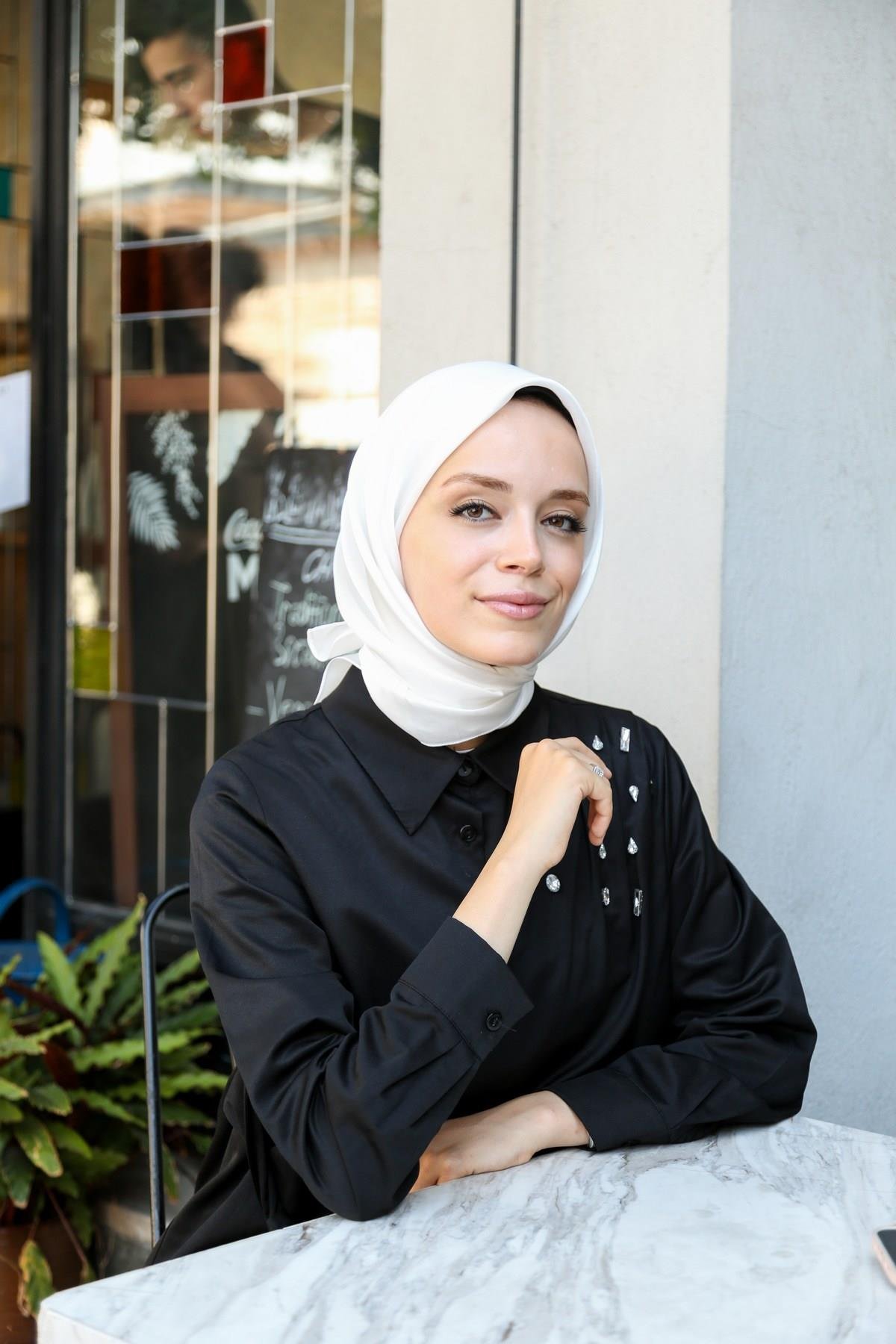 DÜZ KRİSTAL EŞARP-KIRIK BEYAZ