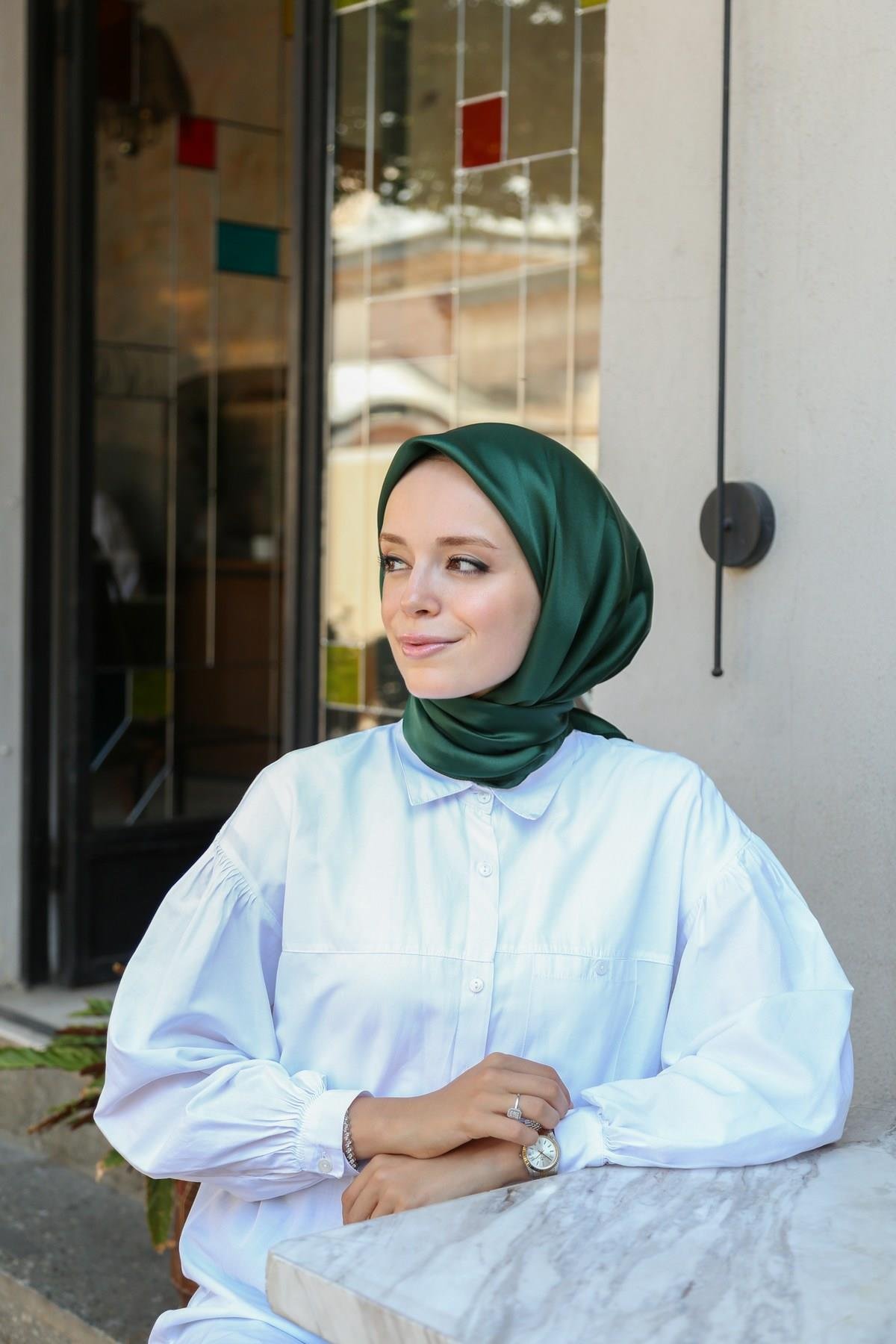 DÜZ KRİSTAL EŞARP-ZÜMRÜT