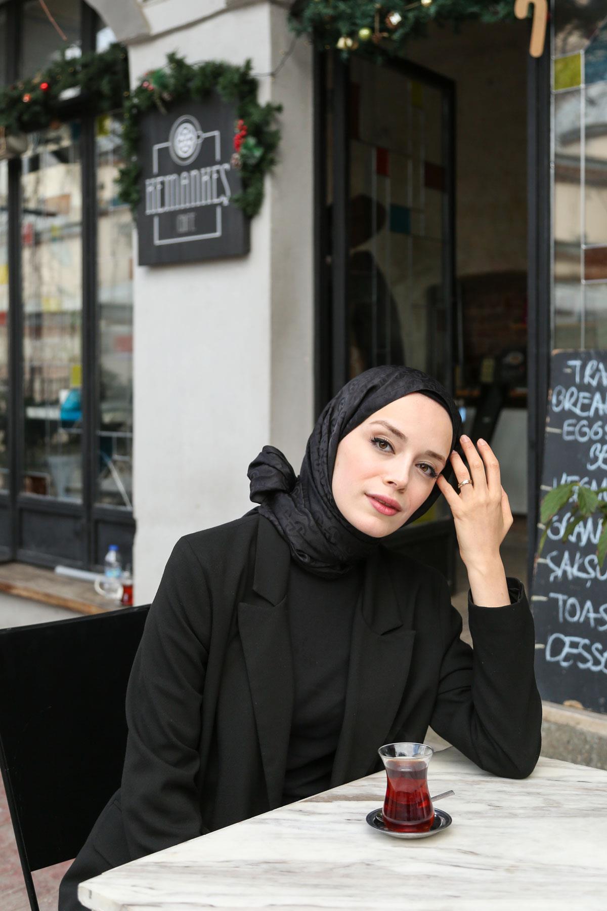 JAKARLI ŞAL-SİYAH