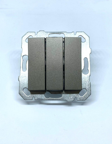 Makel Karea Füme Üçlü Anahtar ÇerçevesizMakel Karea Füme Üçlü Anahtar ÇerçevesizAnahtar PrizlerMAKEL ANAHTAR PRİZ 57050091-26008